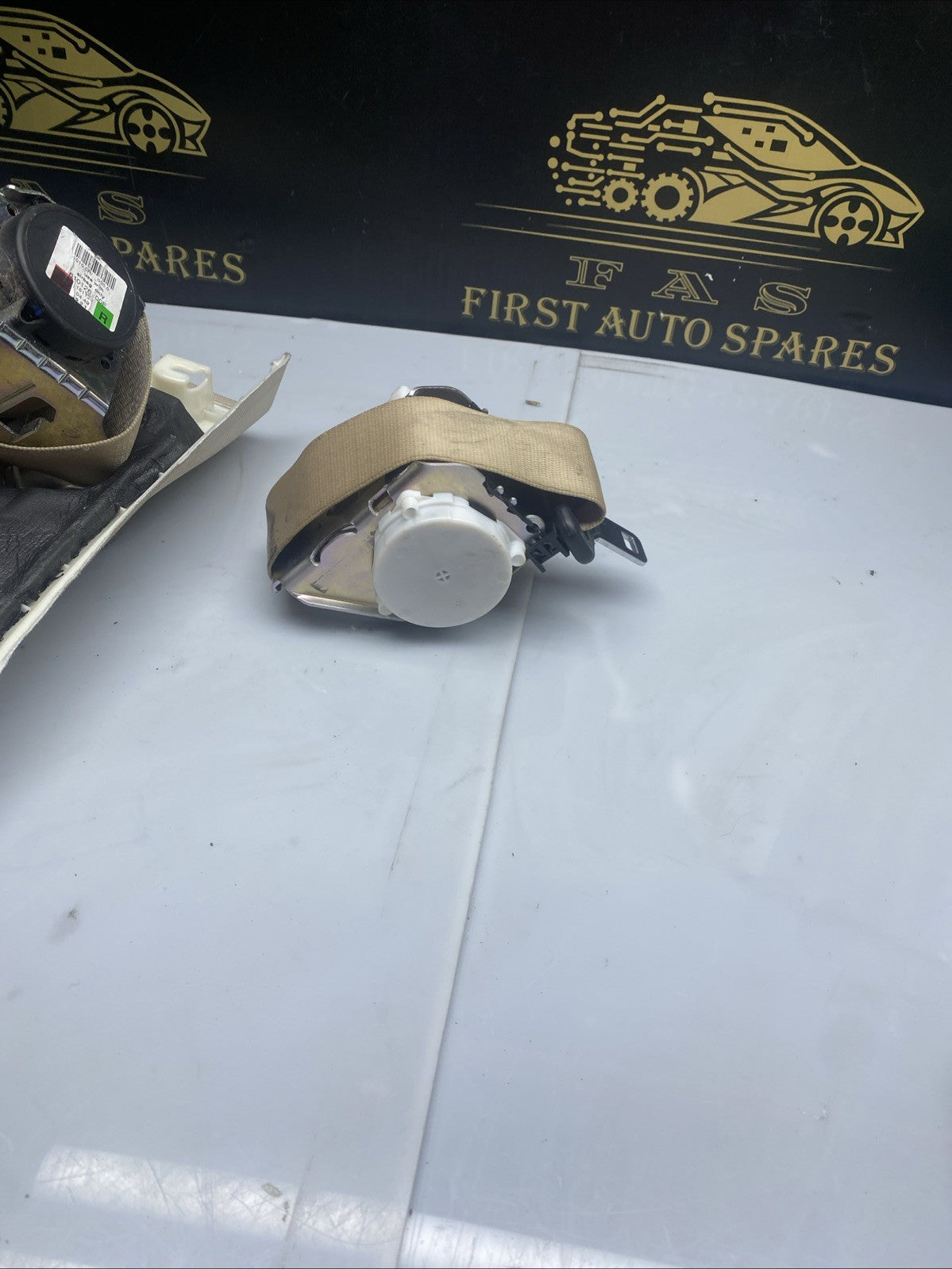 BMW 5 SERIES F11 SEAT BELT SET Cream Colour