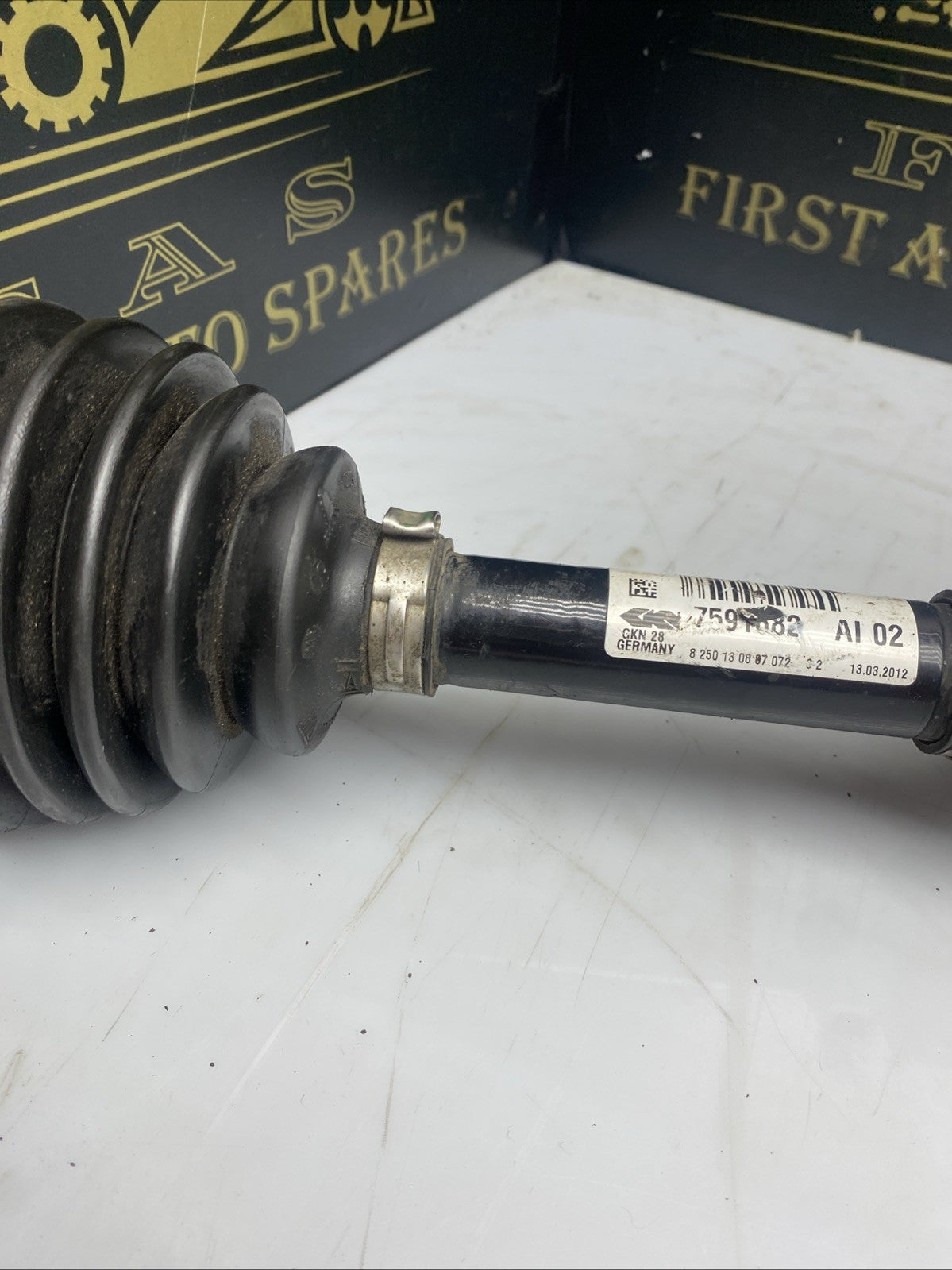 BMW X1 E84 2.0D N47 AUTO FRONT DRIVESHAFT DRIVER RIGHT 7591682