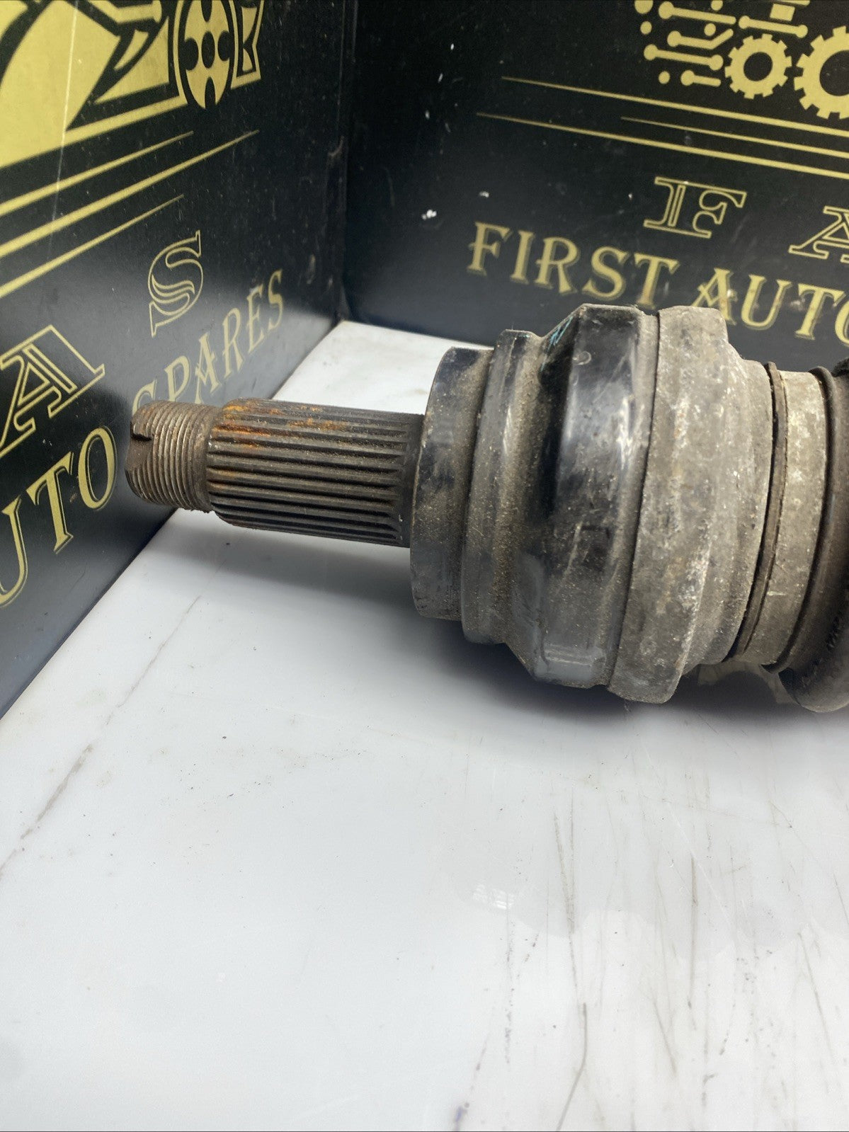 BMW 5 Series F10 F11 520d N47N Output Drive Shaft Right Driver O/S 7581028