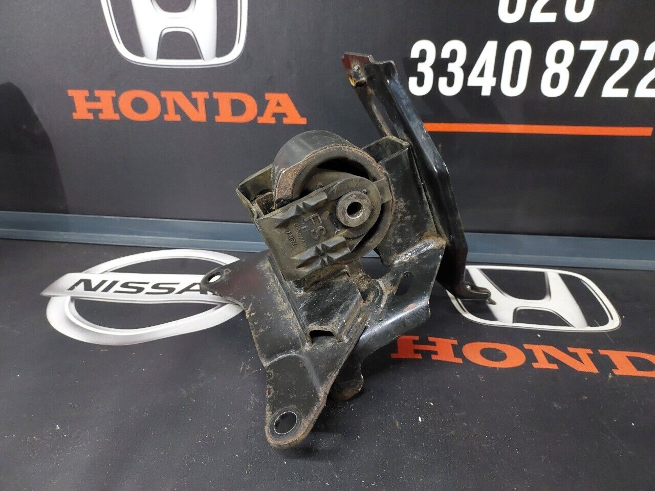 TOYOTA YARIS ENGINE MOUNT 2013