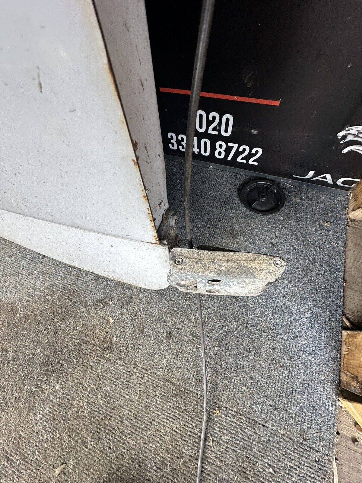 MERCEDES SPRINTER W906 NSR PASSENGER SIDE REAR DOOR COMPLETE WHITE