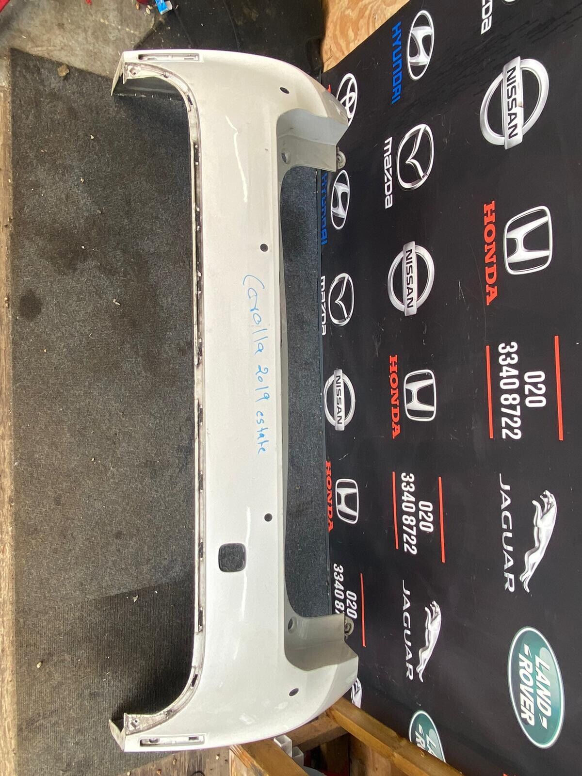 2019 TOYOTA COROLLA ESTATE GENUINE REAR BUMPER WHITE