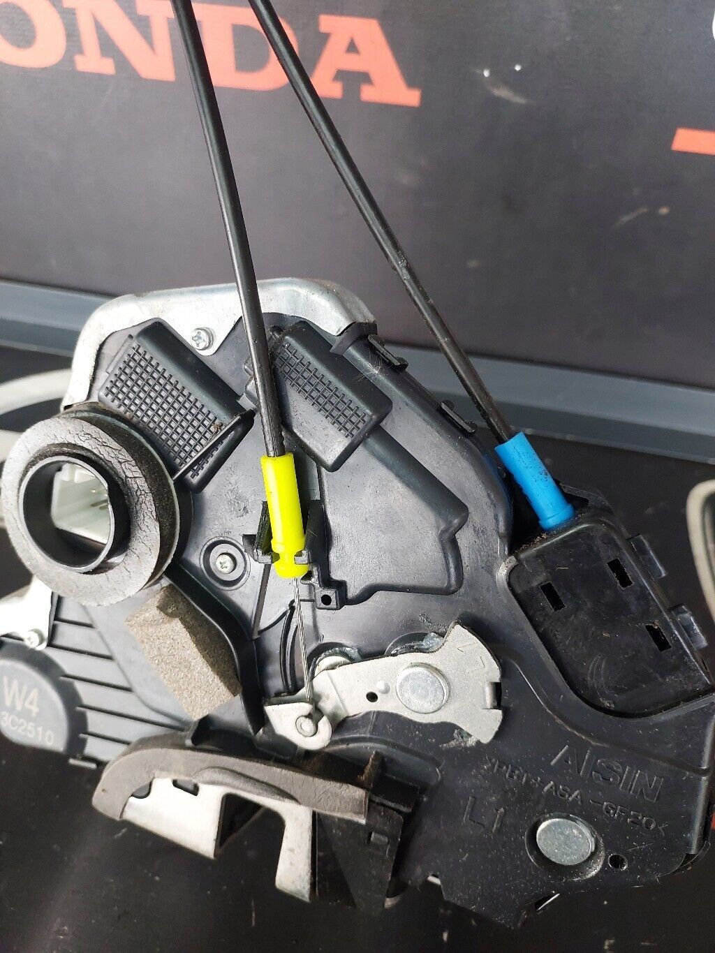 TOYOTA AURIS 14-19 N/S FRONT LEFT DOOR LOCK MECHANISM