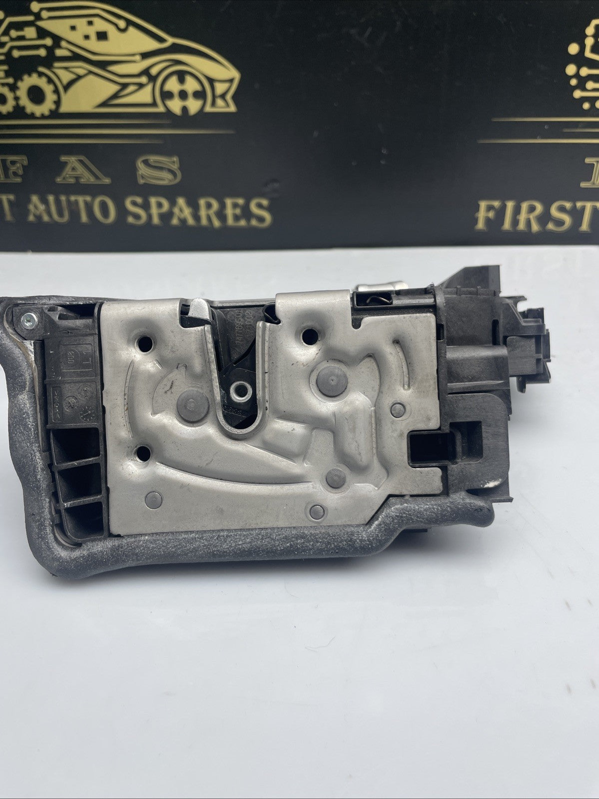 BMW 520 G30 DOOR LOCK MECH LEFT FRONT 7477695