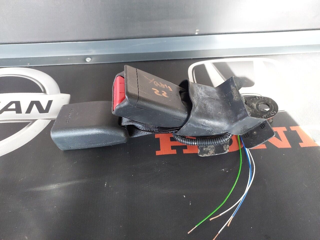 TOYOTA YARIS REAR DUAL SEAT BELT BUCKLE 2022