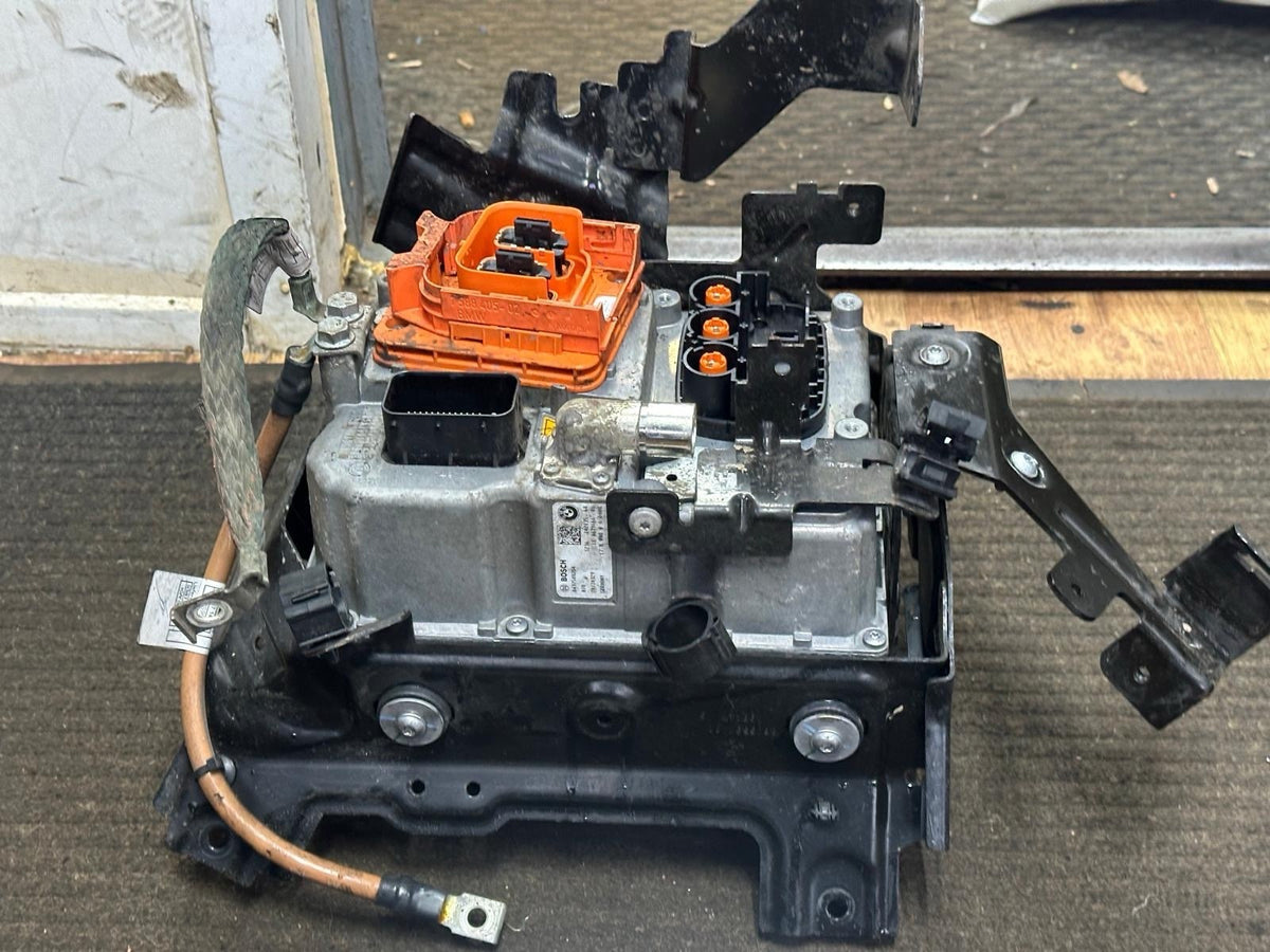 BMW 3 Series F30 330e Hybrid Voltage Converter Inverter & ECU 8679666 (2018)