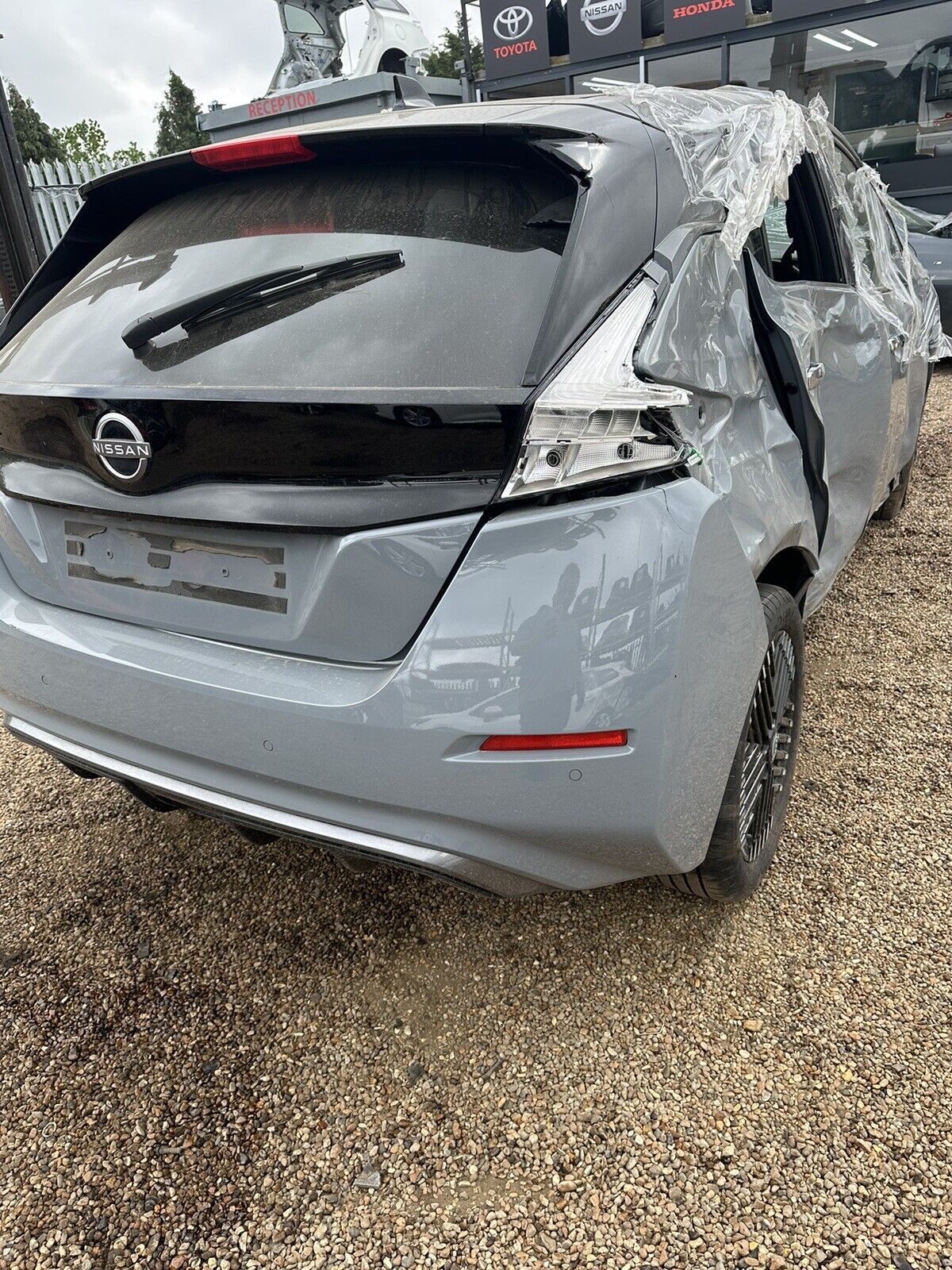 NISSAN LEAF 2.ZERO 2017-2023 BREAKING SPARES PARTS Price Is For WHEEL NUT