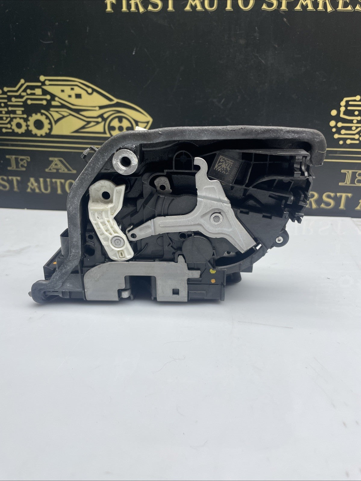 BMW 520 G30 DOOR LOCK MECH LEFT FRONT 7477695