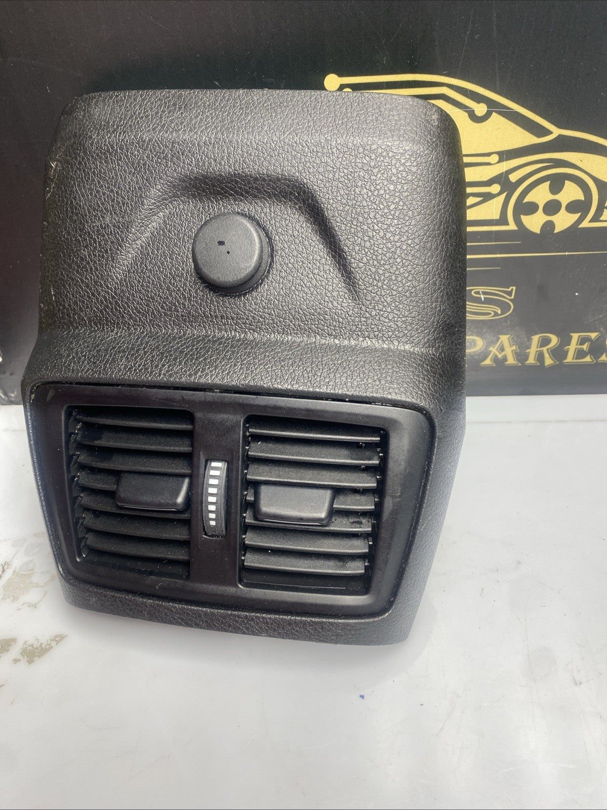 BMW 2 F45 2015 Rear air vent grill 9319567 DVV22869