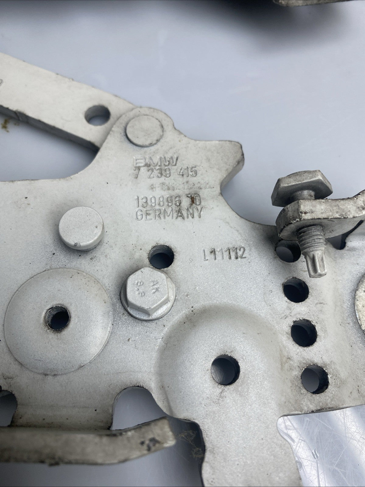 BMW 1 SERIES BONNET HINGE FRONT LEFT PASSENGER SIDE F20 2011-2015