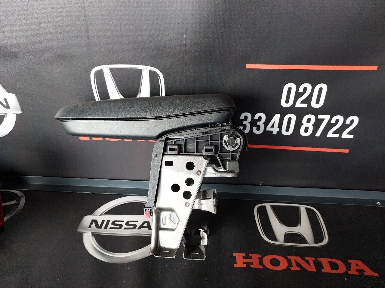 TOYOTA YARIS CENTRE CONSOLE ARM REST 2021