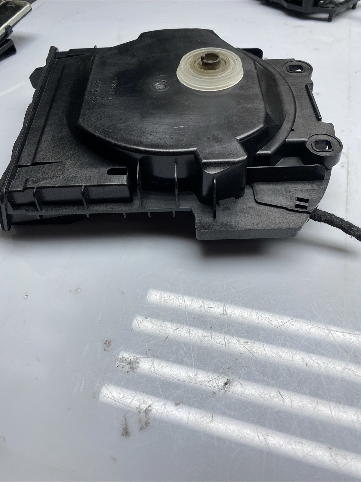 BMW 5 SERIES F10 F11 09-17 RIGHT DIVER SIDE CENTRAL BASS SUBFOOFER 9195200