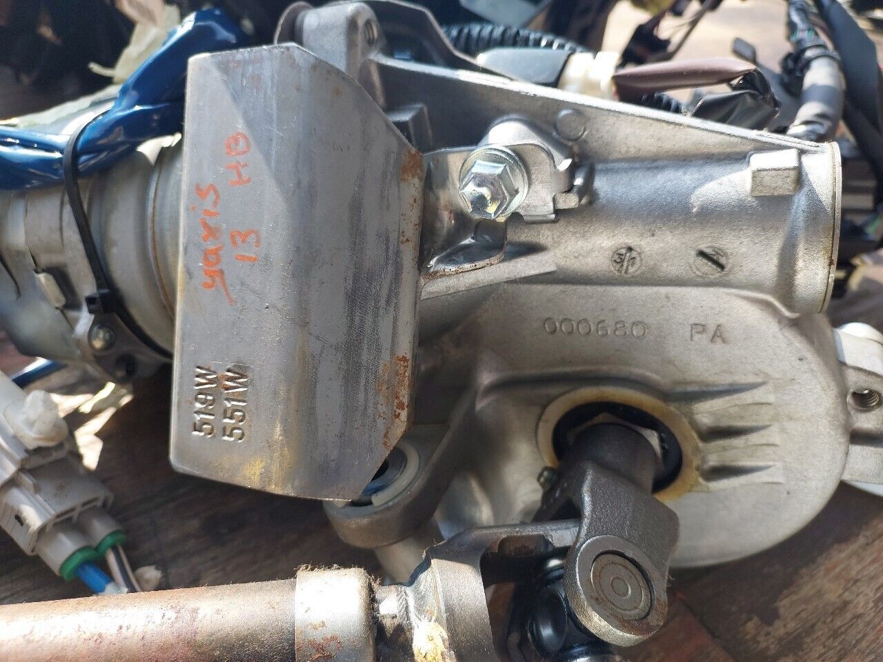 TOYOTA AURIS HATCHBACK STEERING COLUMN & IGNITION KIT 2013 PETROL