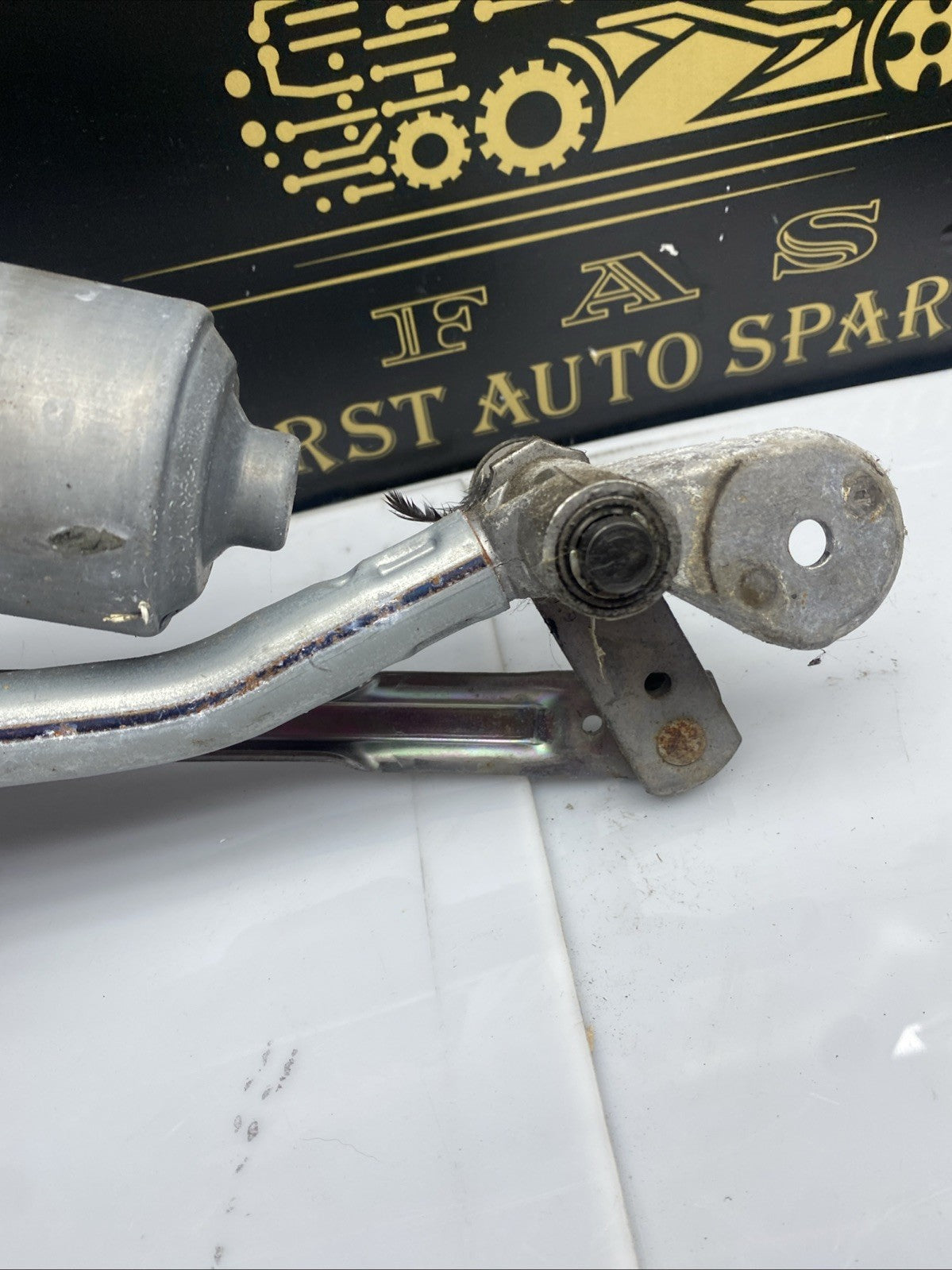 BMW 5 Series F10 F11 Front Windscreen Wiper Motor & Linkage  7308772
