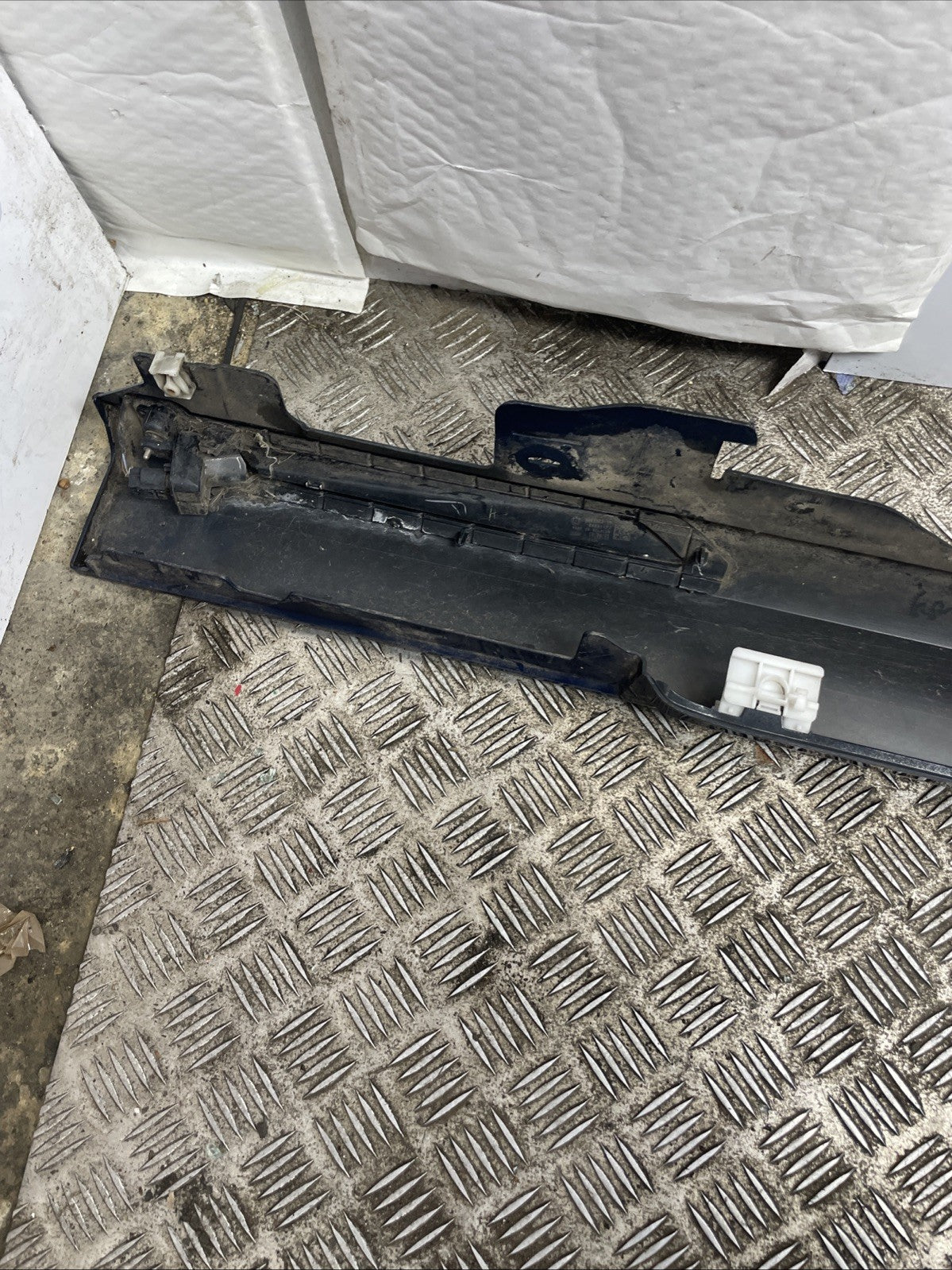Bmw 5 series side skirt passenger left 2016-2023 m sport 8070341
