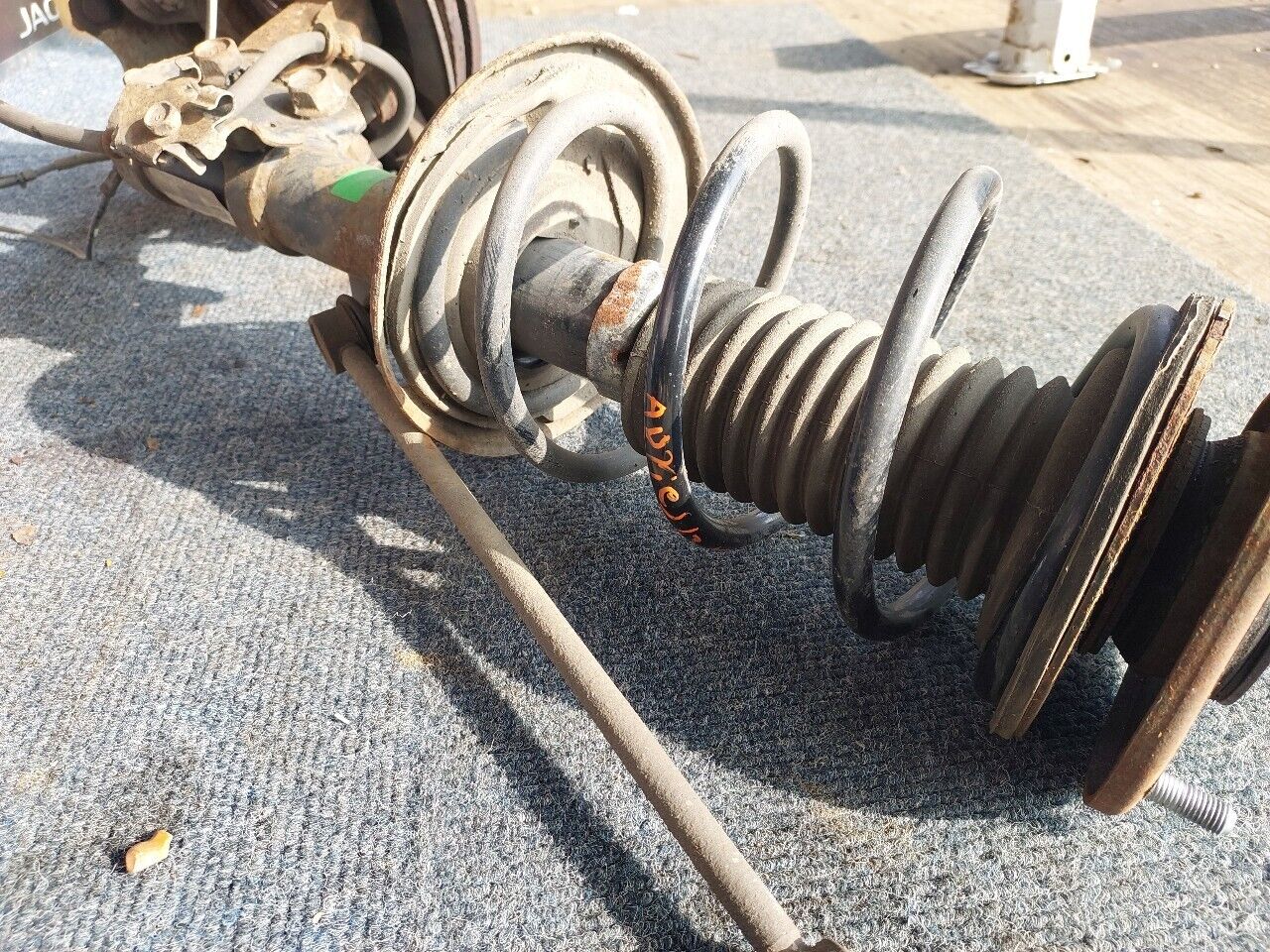 TOYOTA AURIS HATCHBACK N/S FRONT SUSPENSION LEG 2013