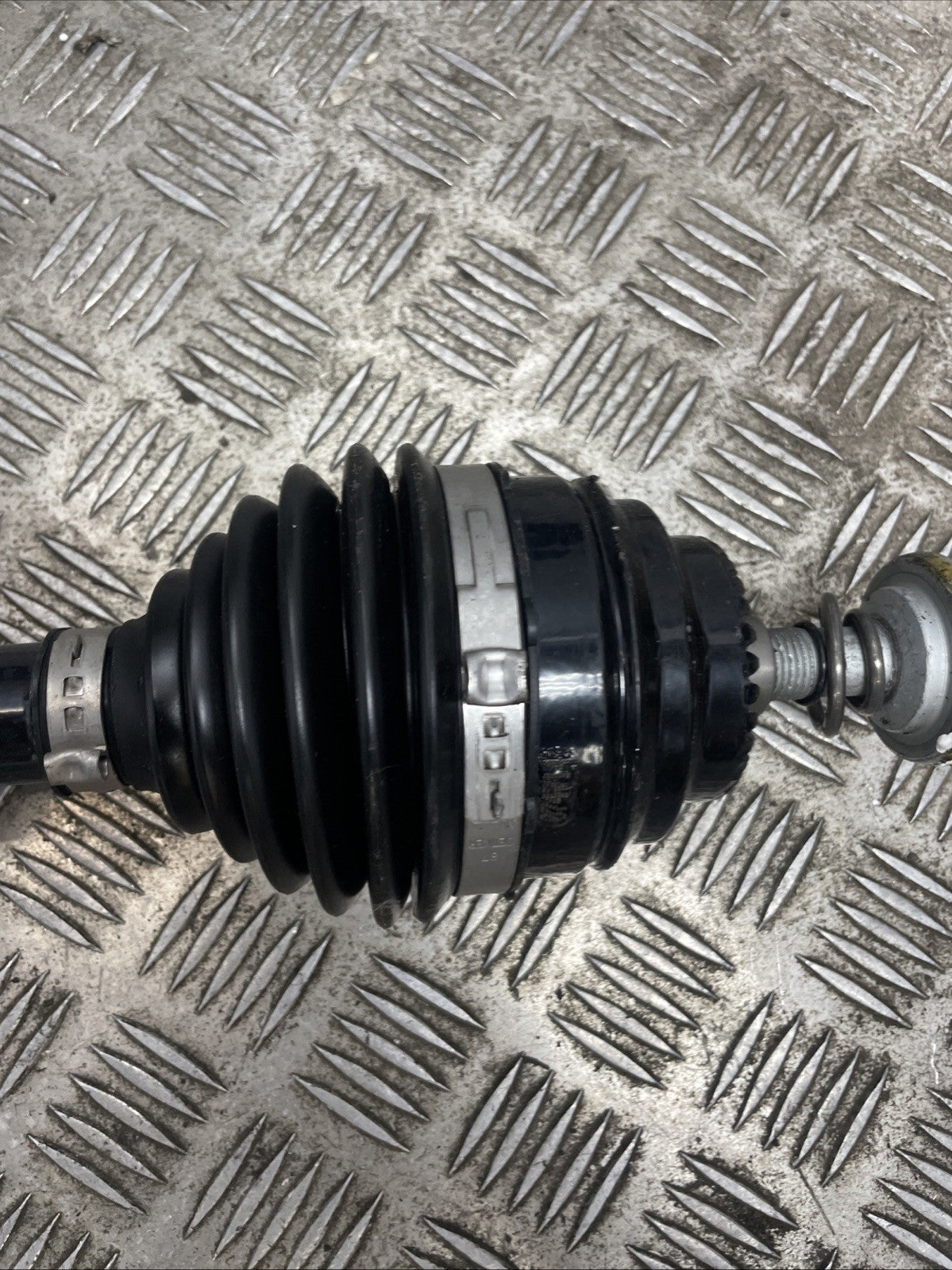 BMW 1 ,2 SERIES F40,F45 2023 FRONT DRIVESHAFT LEFT PASSENGER SIDE 8482645