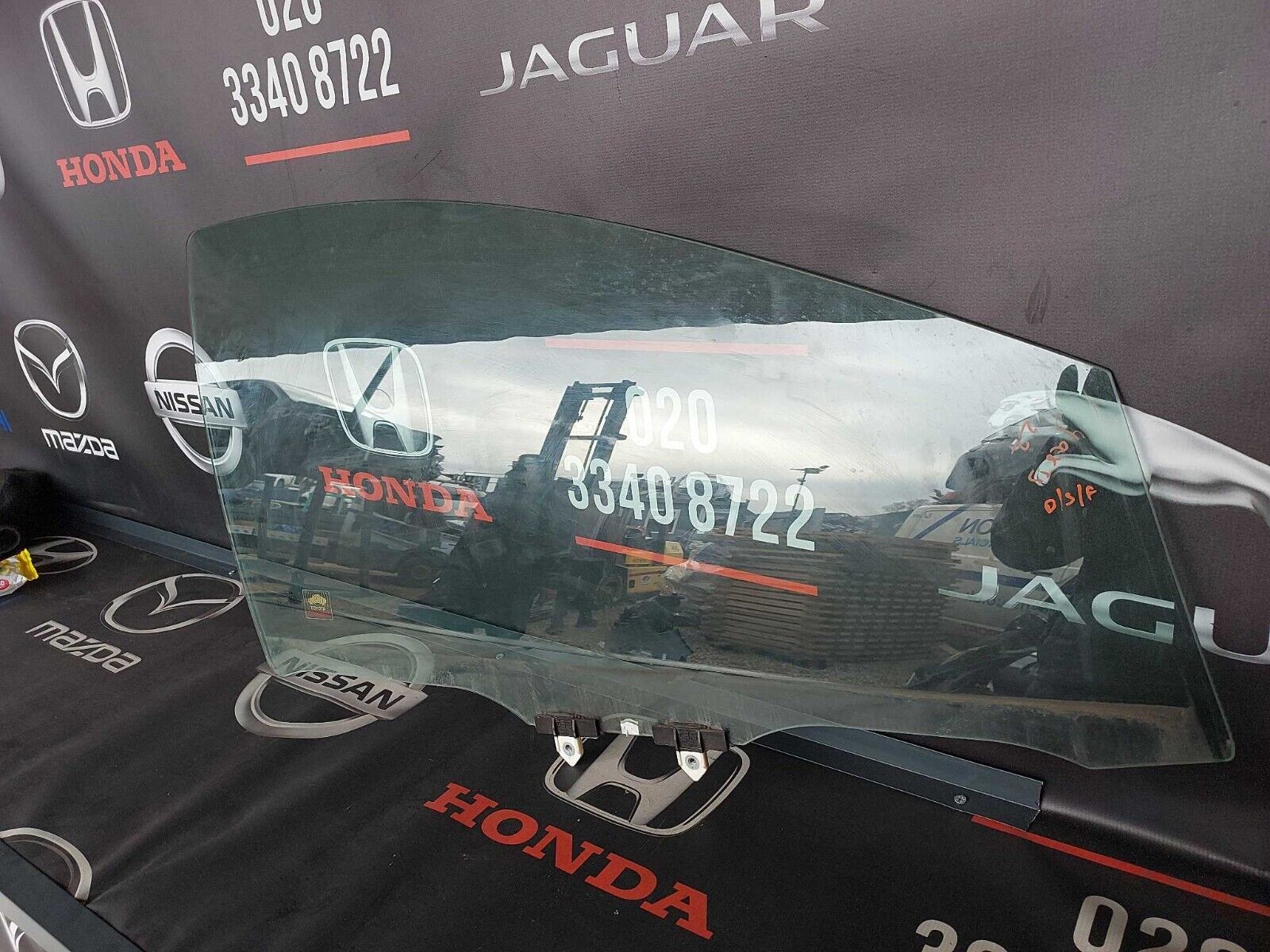 TOYOTA YARIS O/S FRONT WINDOW GLASS 2022