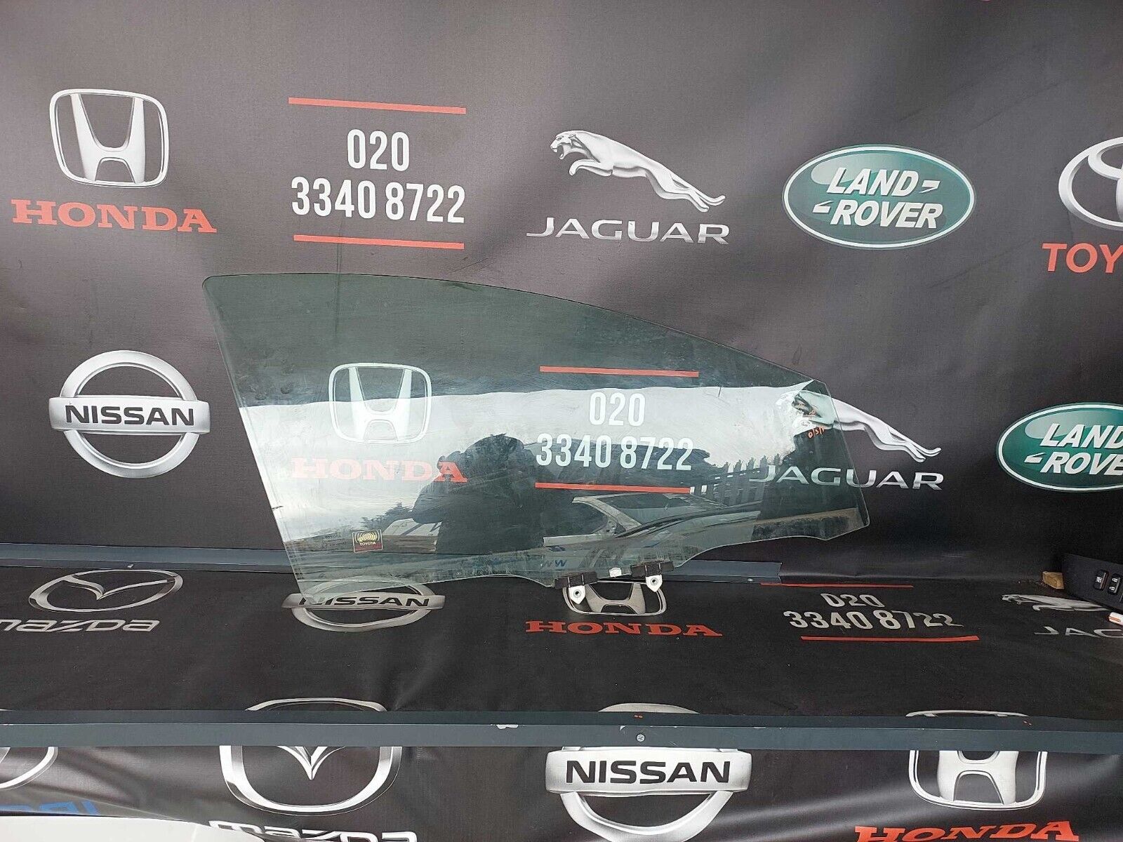 TOYOTA YARIS O/S FRONT WINDOW GLASS 2022