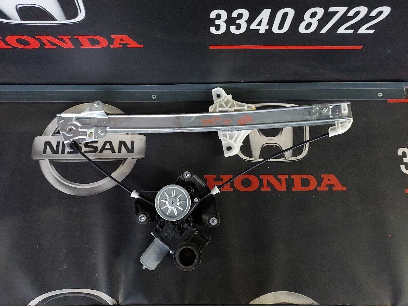 TOYOTA YARIS O/S FRONT WINDOW REGULATOR MOTOR