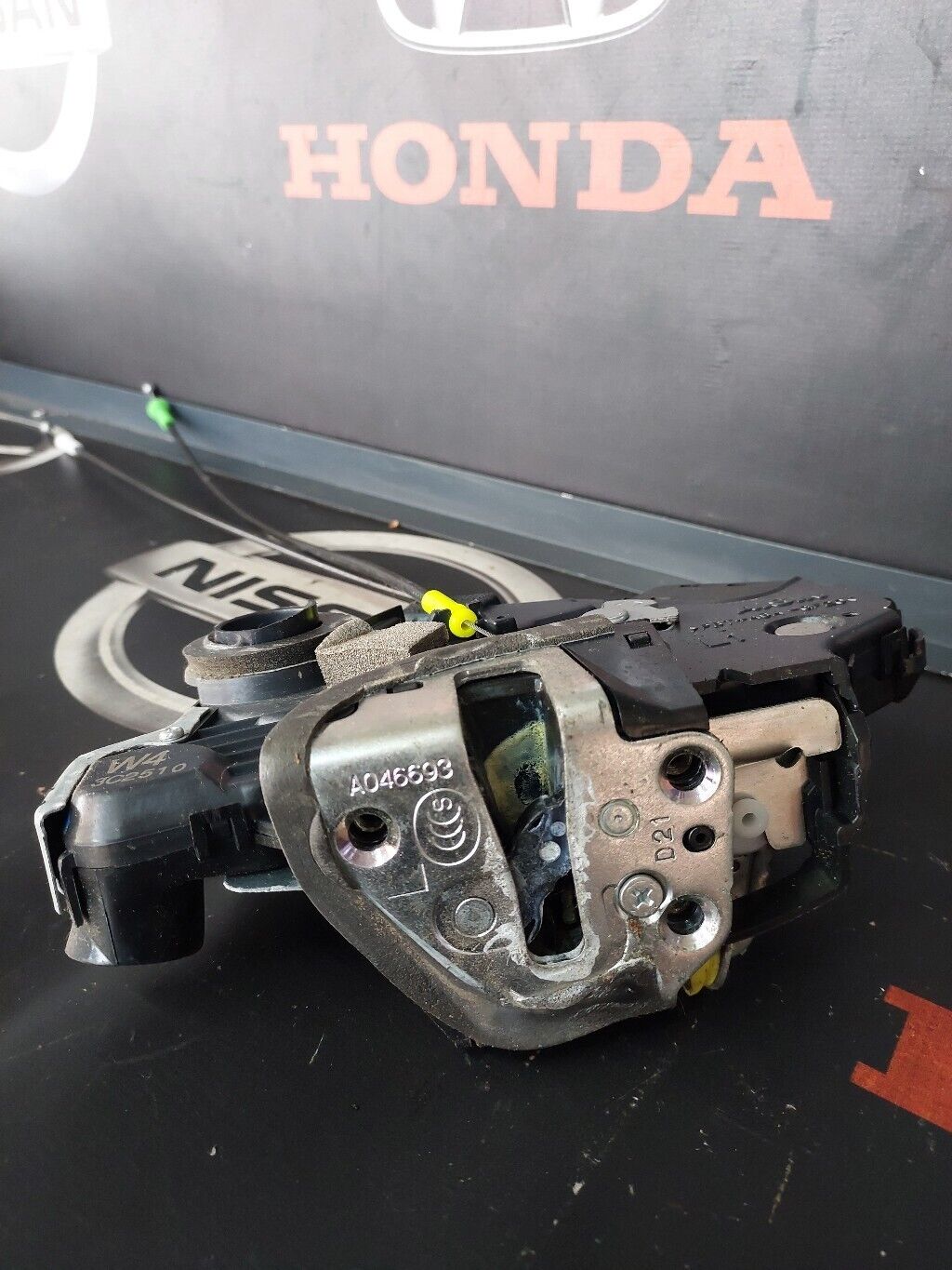 TOYOTA AURIS 14-19 N/S FRONT LEFT DOOR LOCK MECHANISM