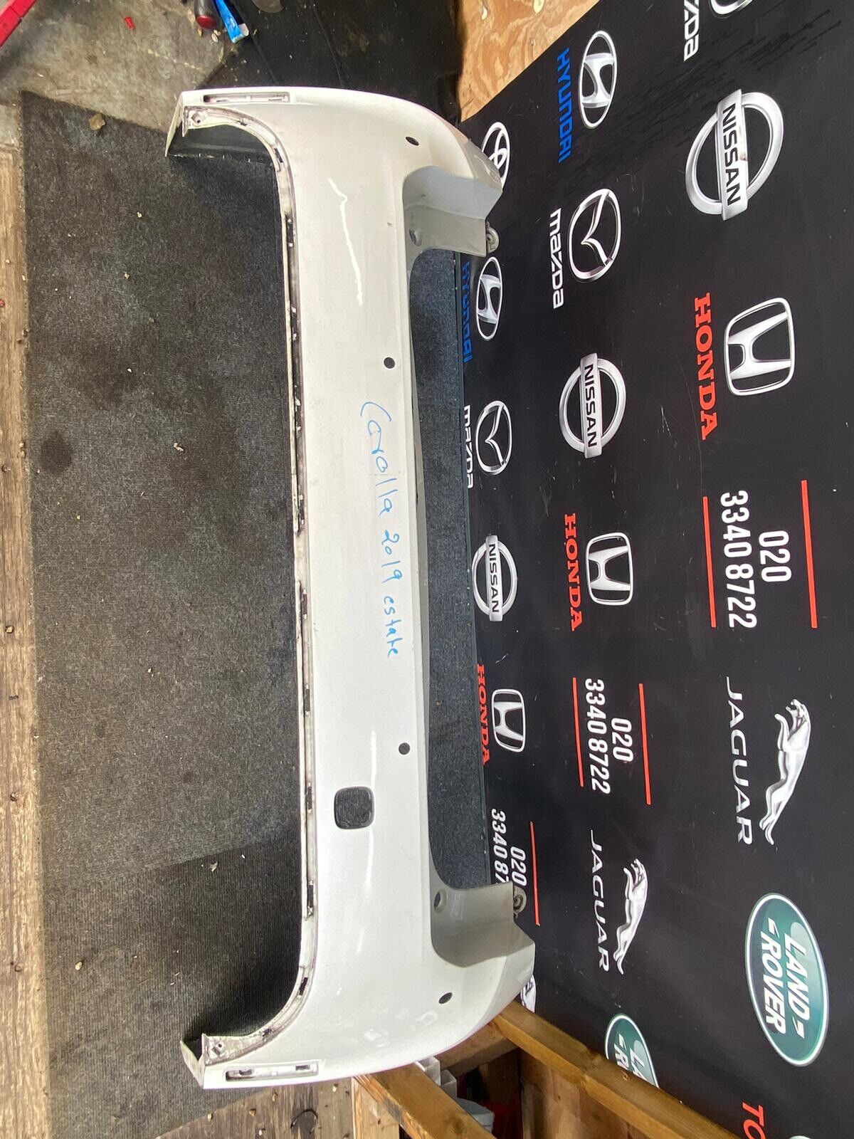 2019 TOYOTA COROLLA ESTATE GENUINE REAR BUMPER WHITE