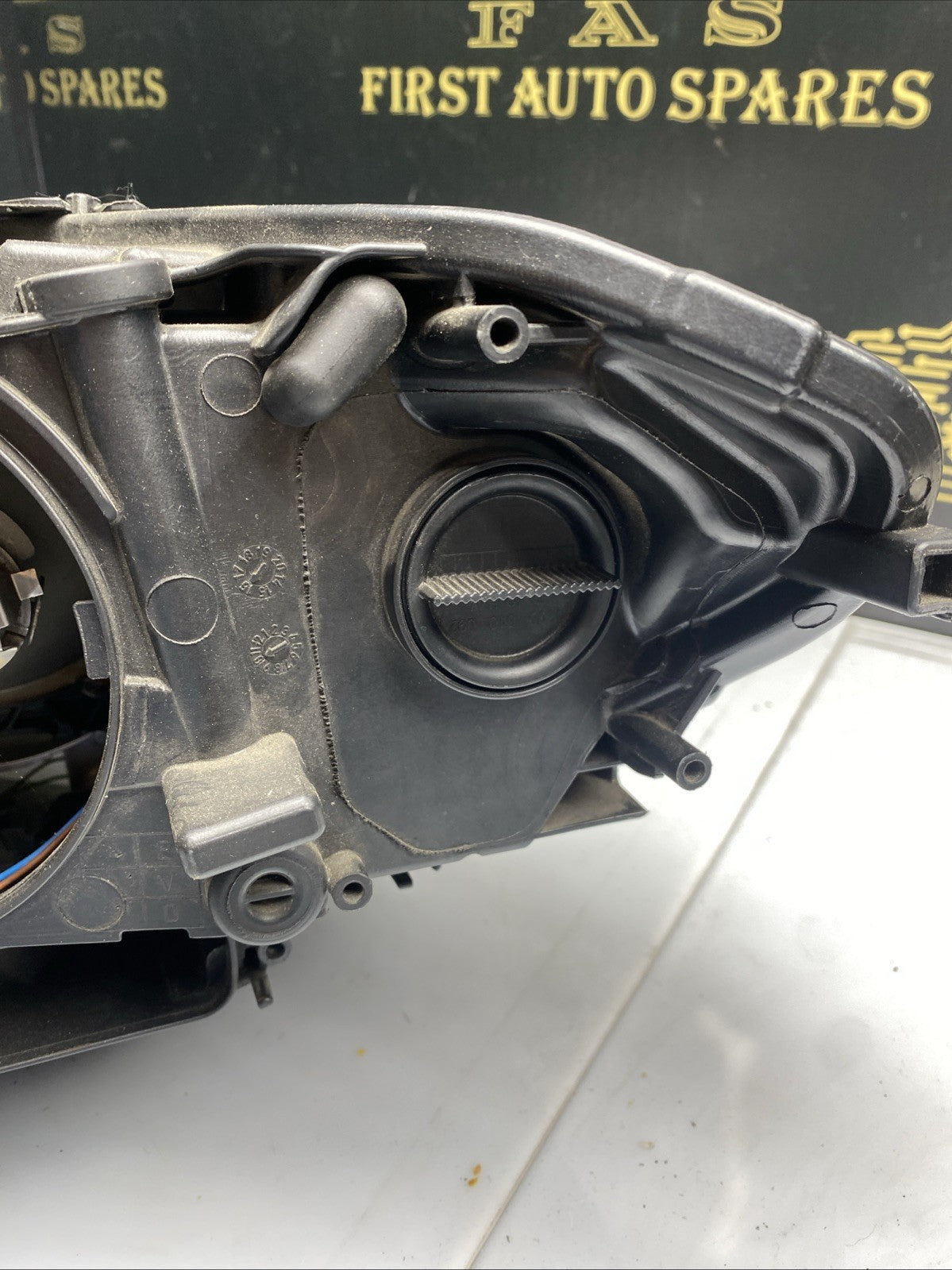 BMW 5 SERIES 2010-2013 HEADLIGHT DRIVER RIGHT SIDE 1LL010131-04 (P70)