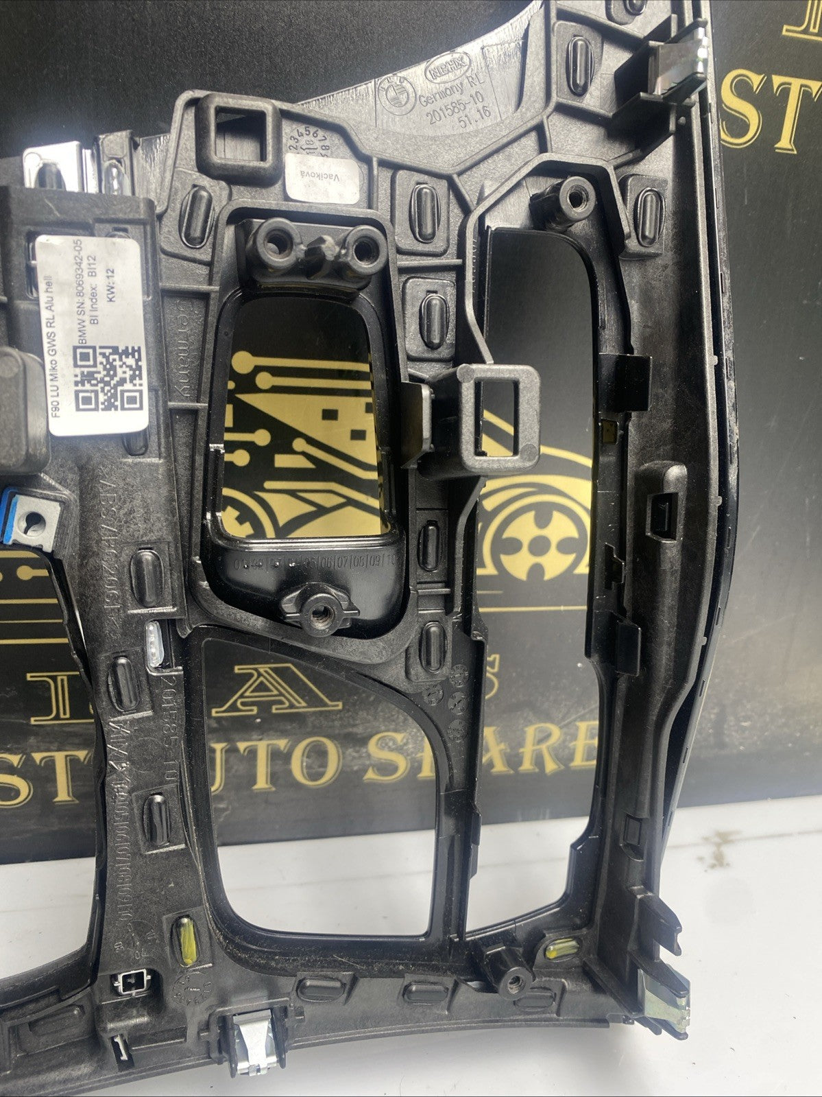 BMW F90 Center Console Trim 8069342 Petrol 2019 33196215