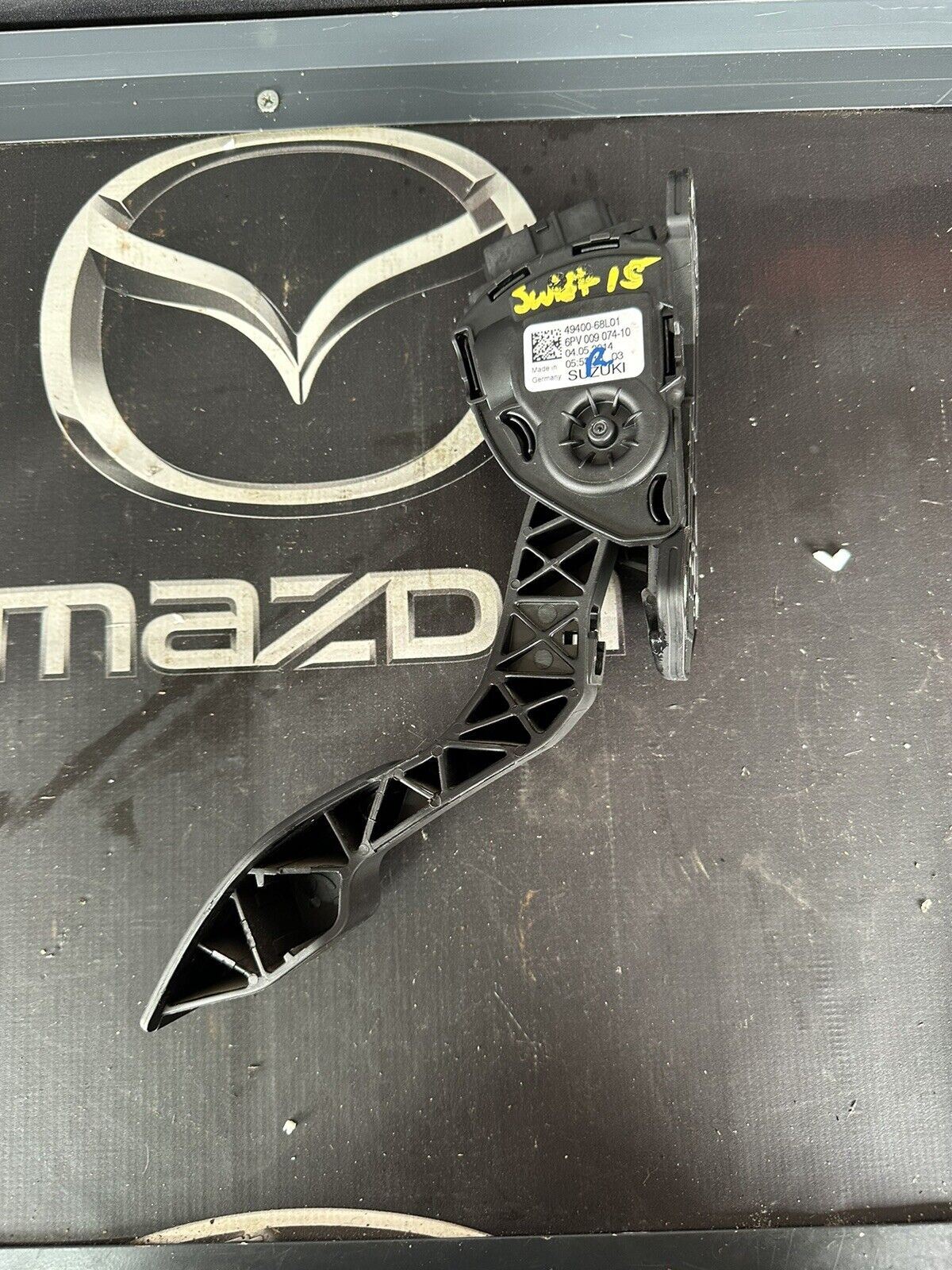 SUZUKI SWIFT THROTTLE PEDAL 4940068L01 2013