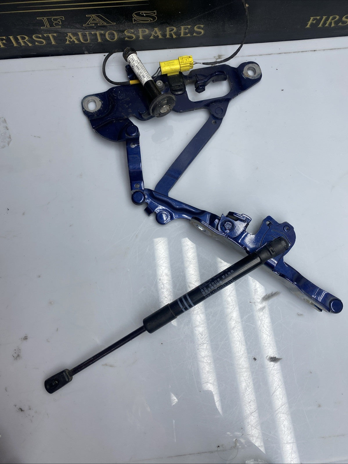 BMW 5 SERIES F10 F11 2012 LEFT SIDE BONNET HINGE 7249887-09