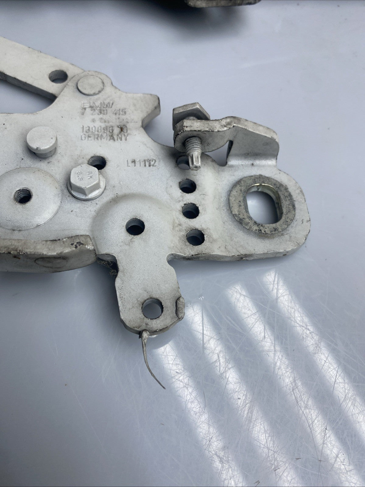 BMW 1 SERIES BONNET HINGE FRONT LEFT PASSENGER SIDE F20 2011-2015