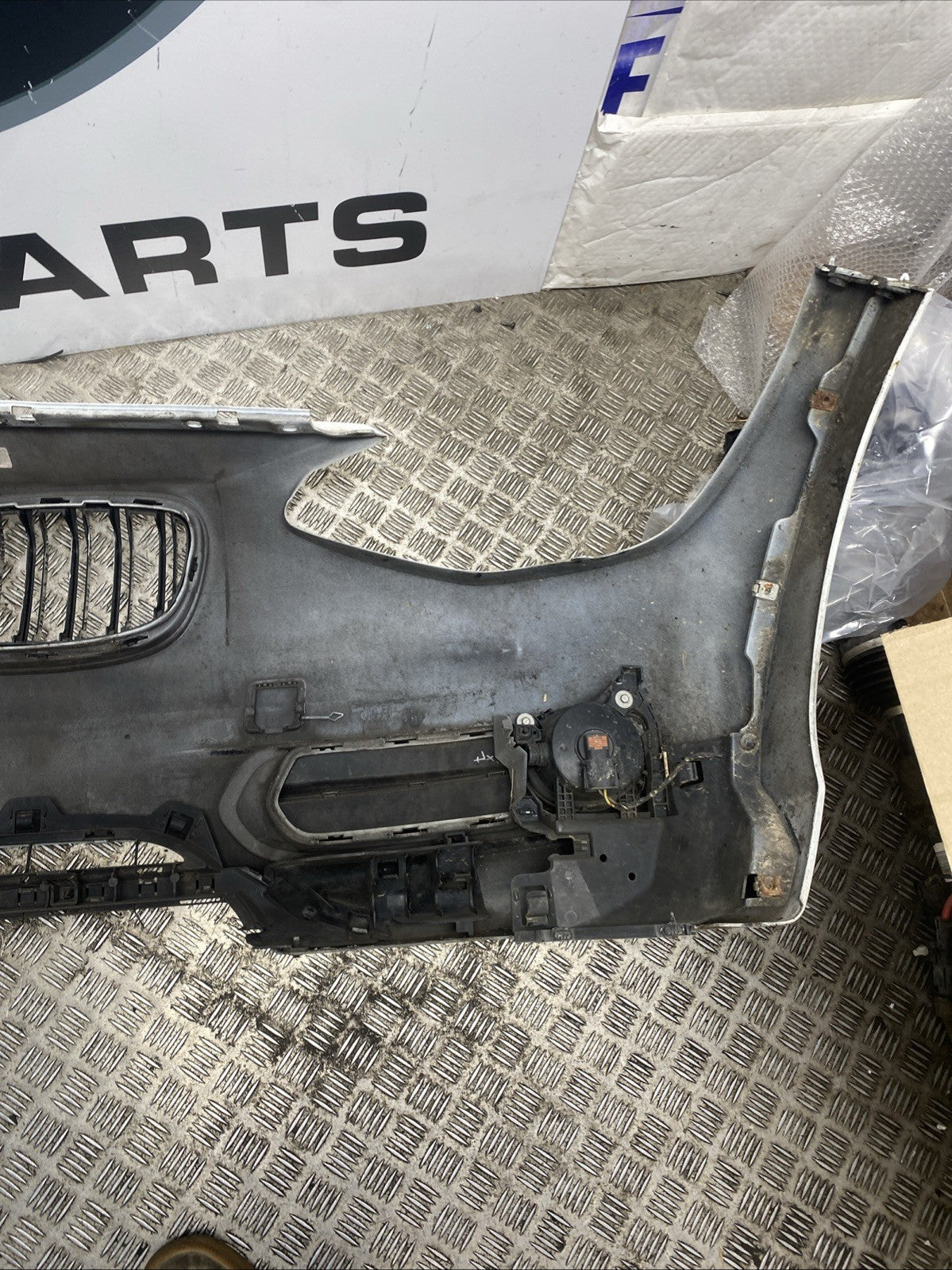 BMW 1 SERIES F20 2012 13 14 Complete Front Bumper Assembly  Alpine White 300