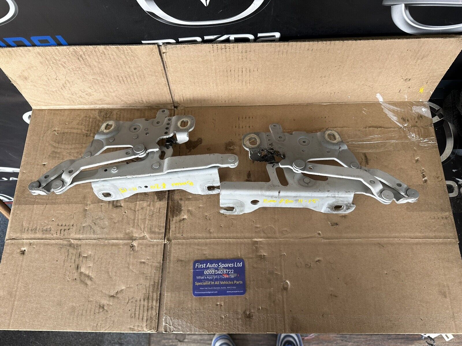 BMW 1 SERIES F20 F21 PAIR OF FRONT BONNET HOOD HINGES 2013 139896