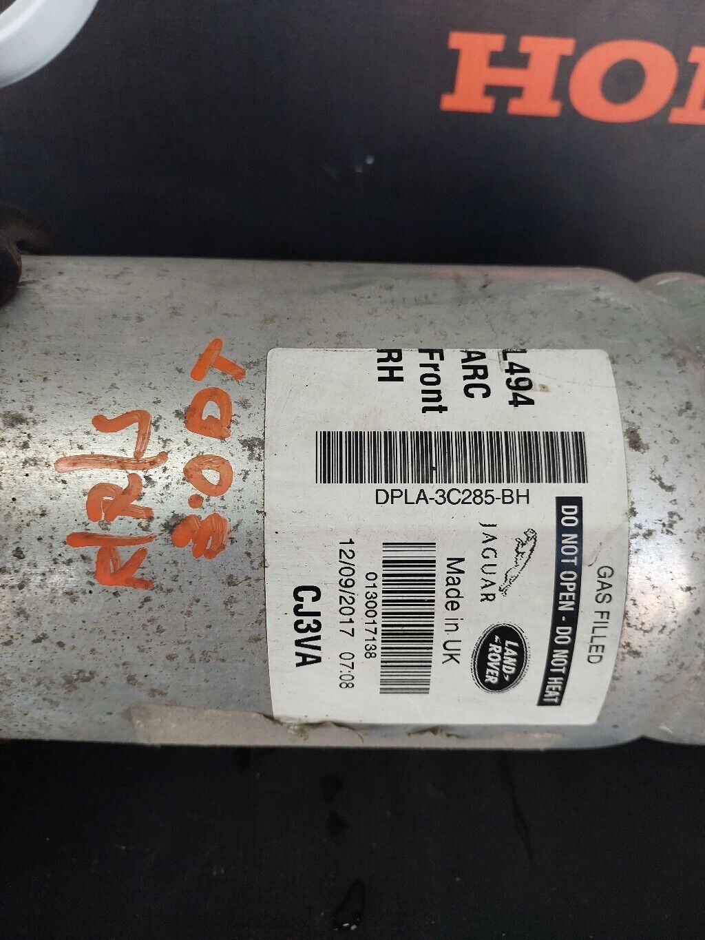 LAND ROVER RANGE ROVER SPORT 3.0 DIESEL O/S FRONT AIR SUSPENSION SHOCK 2017