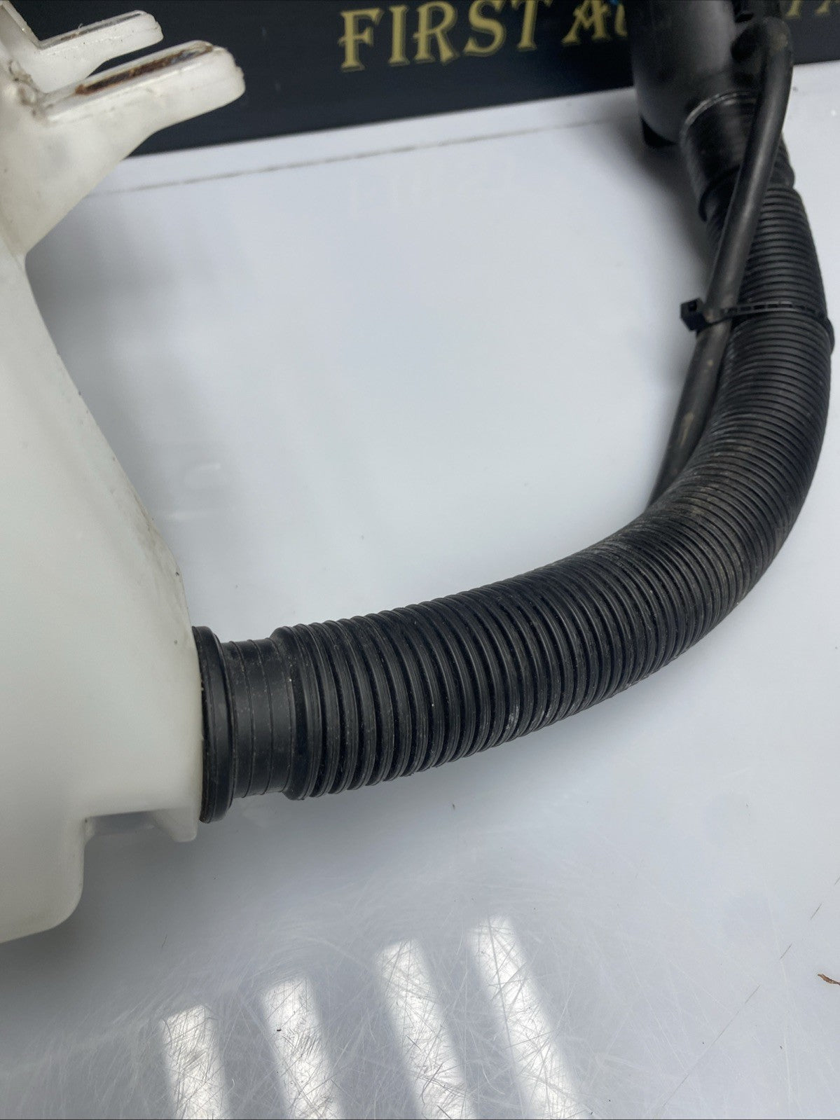 BMW 2 SERIES F45 WINDSCREEN WASHER BOTTLE TANK RESERVOIR 7331418