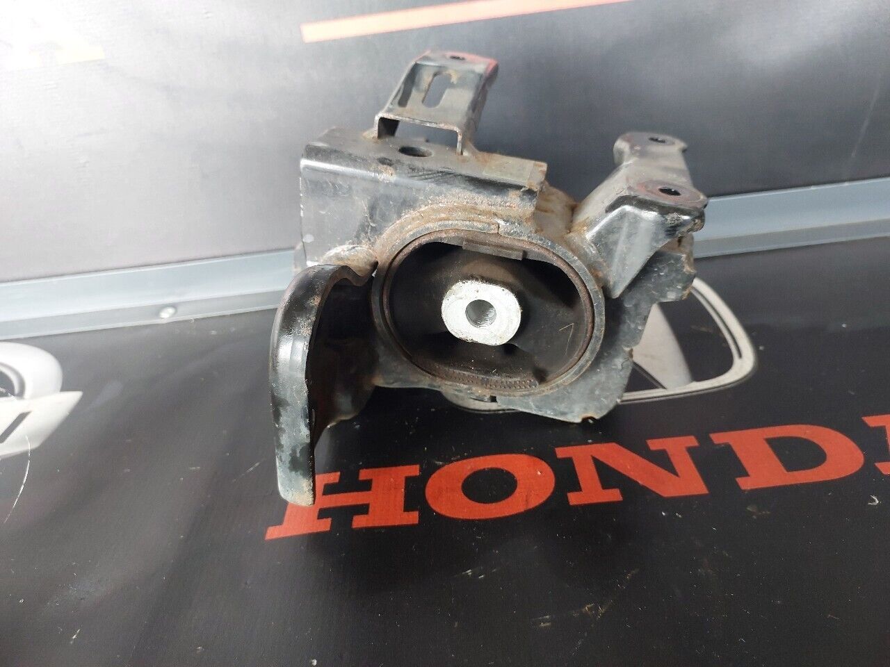 TOYOTA AURIS HATCHBACK N/S ENGINE MOUNT 2013