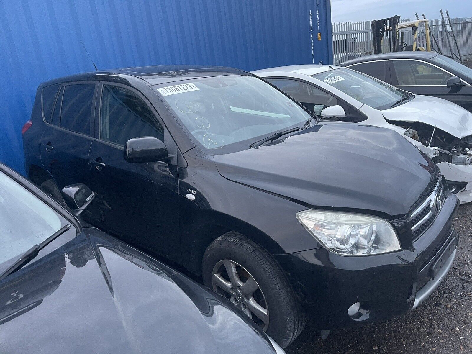 TOYOTA RAV-4 2.2 D4D  2008 2009 2010 2011  For SPARES Price Is For Headlight