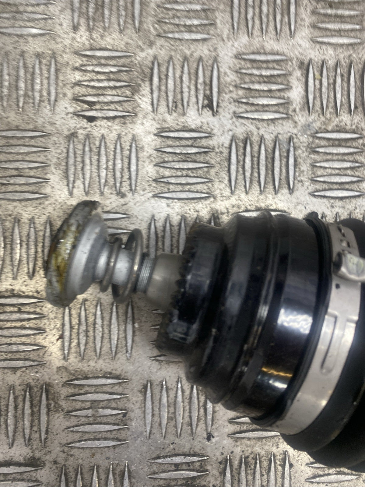 BMW F40 F44 F45 F46 F48 F39 LEFT PASSENGER SIDE DRIVESHAFT 8643375