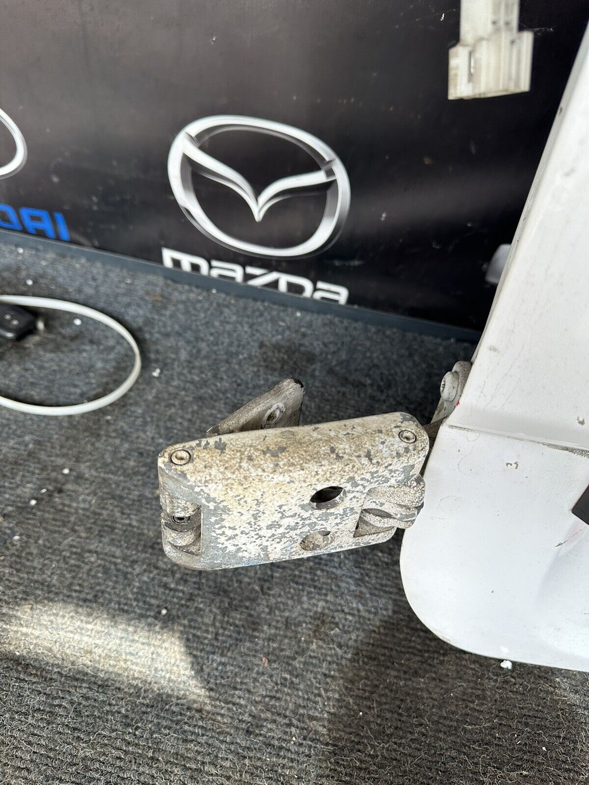 MERCEDES SPRINTER W906 NSR PASSENGER SIDE REAR DOOR COMPLETE WHITE