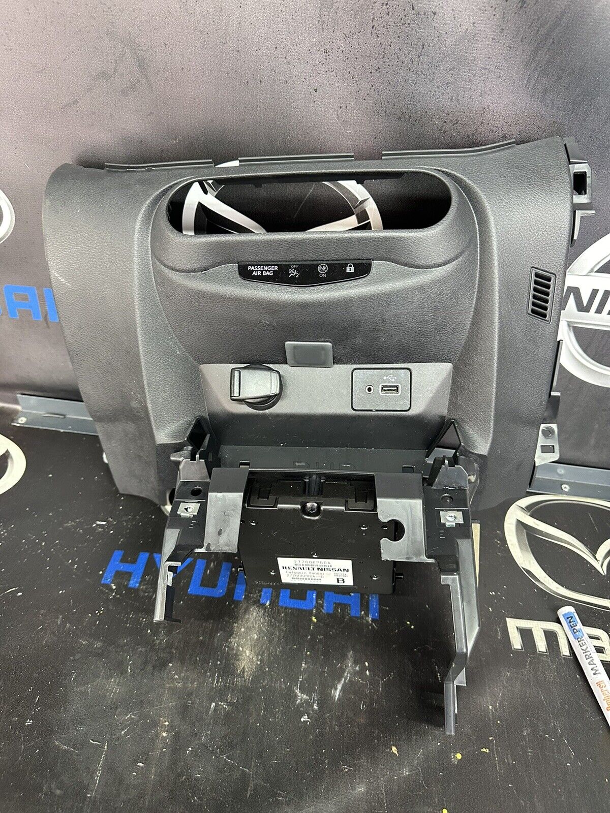 NISSAN JUKE F16 INTERIOR DASHBOARD CENTRE AIR VENT COVER TRIM PANEL 2019-2023