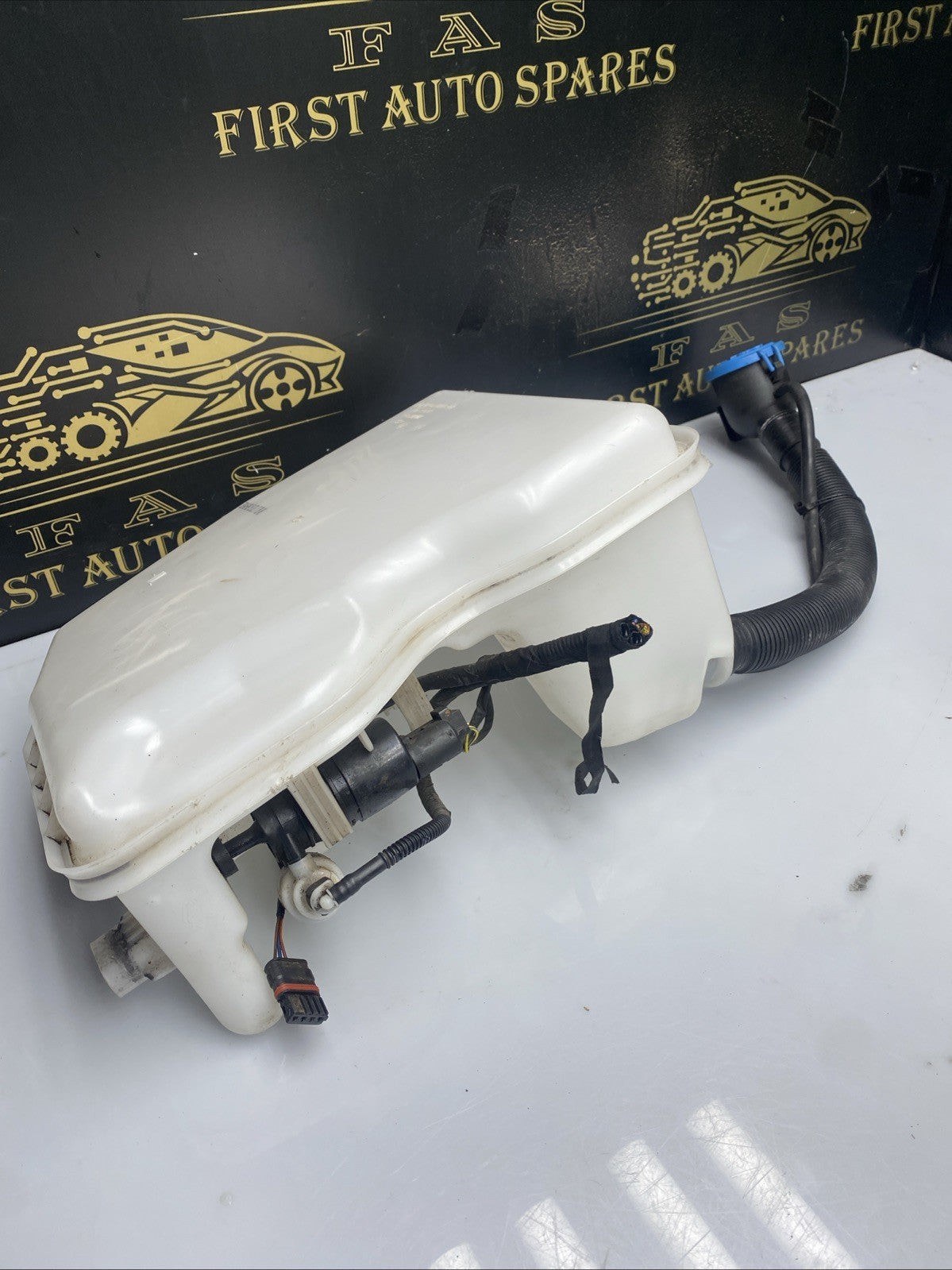 BMW 2 SERIES F45 WINDSCREEN WASHER BOTTLE TANK RESERVOIR 7331418