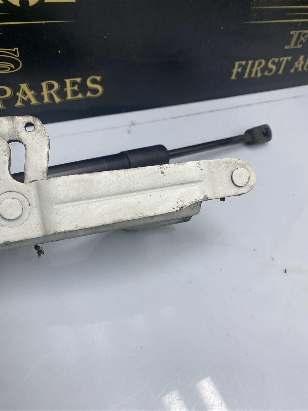 BMW 1 SERIES BONNET HINGE FRONT LEFT PASSENGER SIDE F20 2011-2015