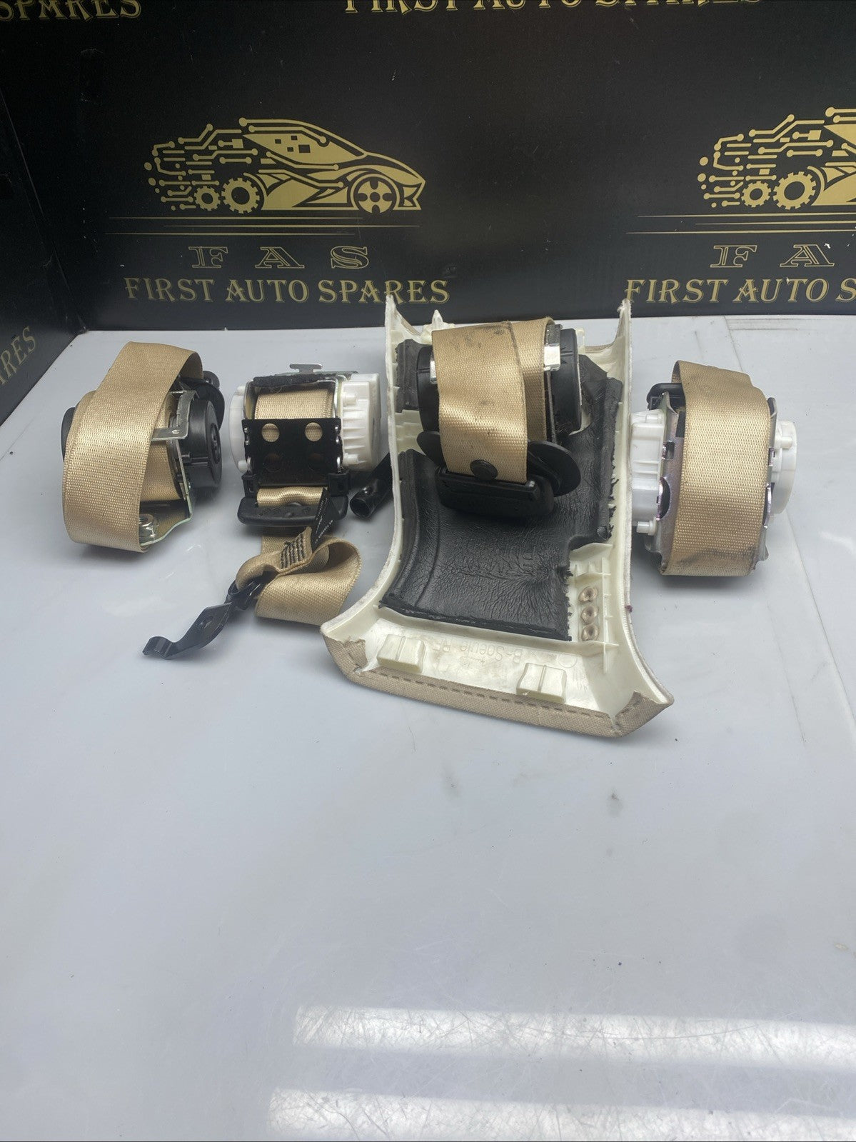 BMW 5 SERIES F11 SEAT BELT SET Cream Colour