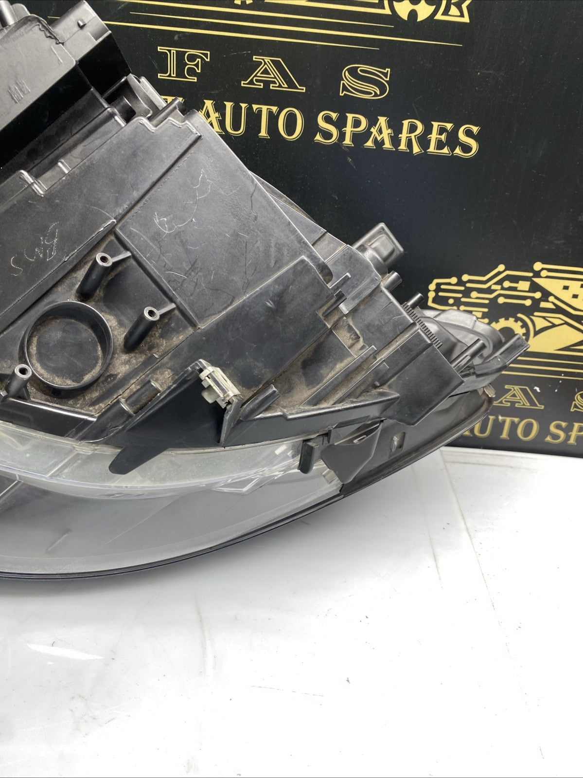 BMW 5 SERIES 2010-2013 HEADLIGHT DRIVER RIGHT SIDE 1LL010131-04 (P70)
