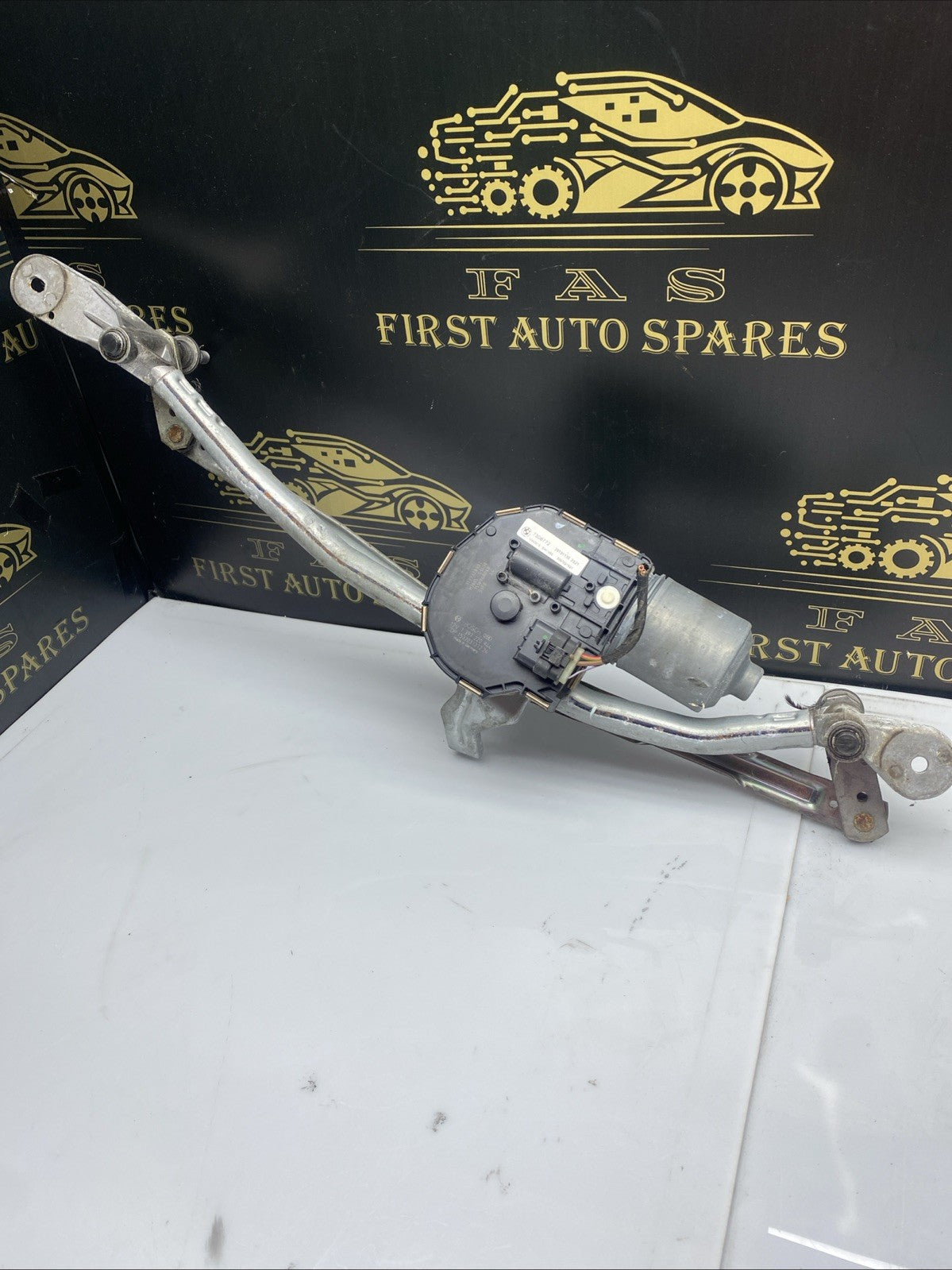 BMW 5 Series F10 F11 Front Windscreen Wiper Motor & Linkage  7308772