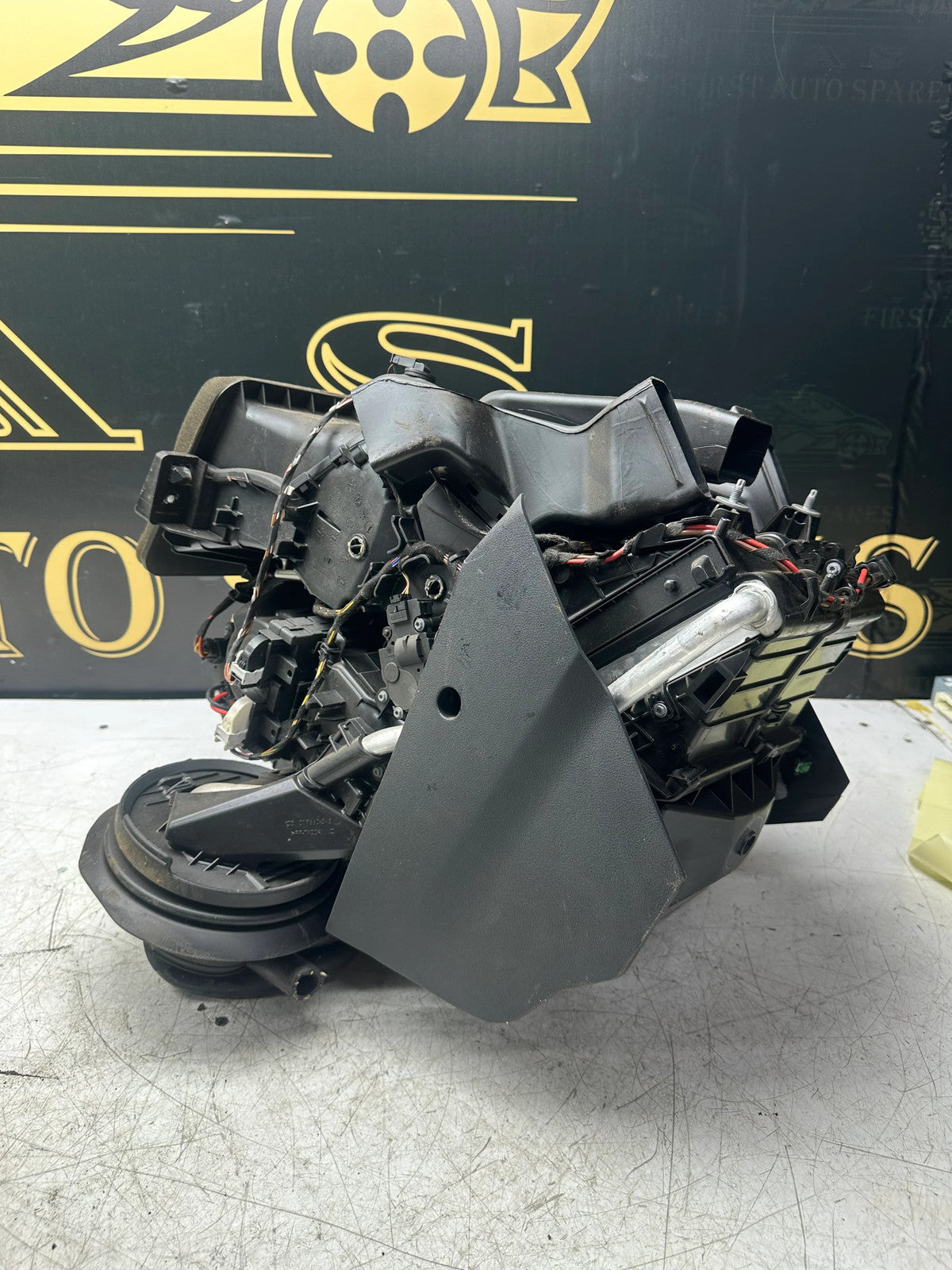 BMW X1 F48 / MINI F60 Heater Box Unit with Blower Motor 9383118/9263409