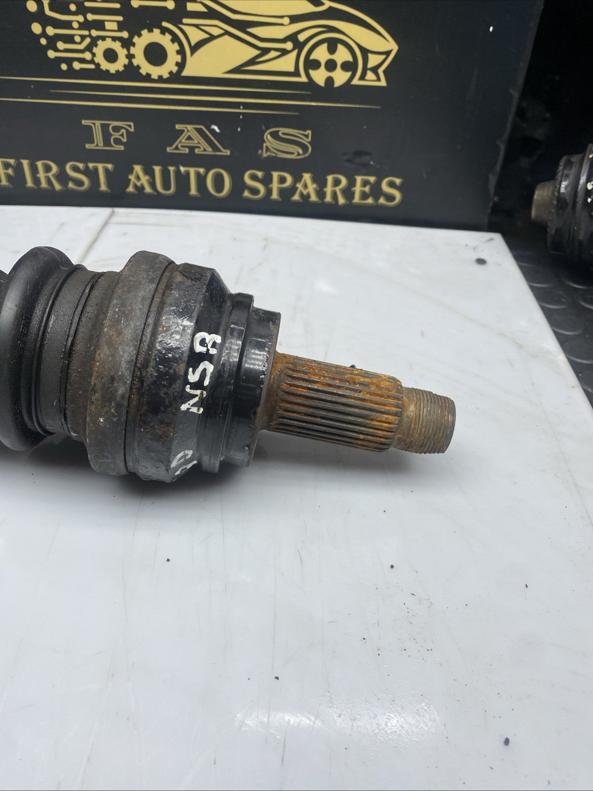 BMW 5 Series F10 F11 520d N47N Output Drive Shaft Left Passenger N/S 7581027