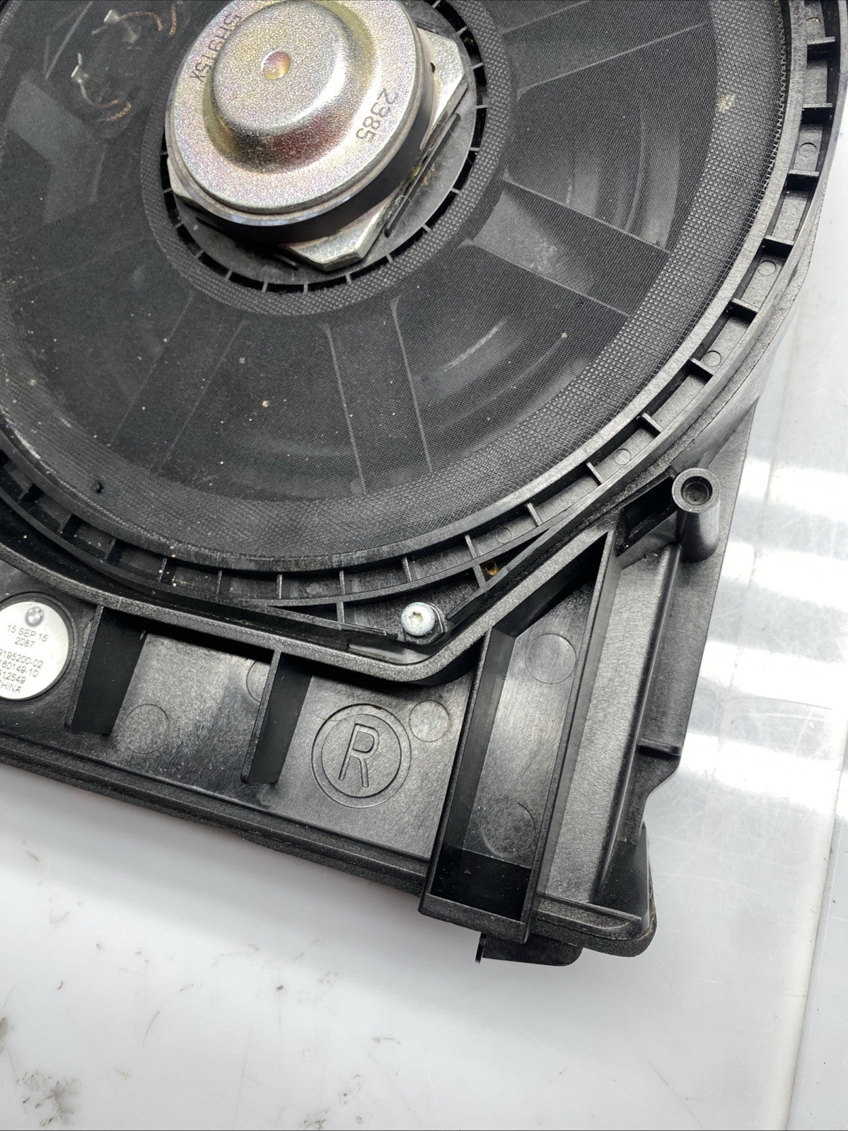 BMW 5 SERIES F10 F11 09-17 RIGHT DIVER SIDE CENTRAL BASS SUBFOOFER 9195200