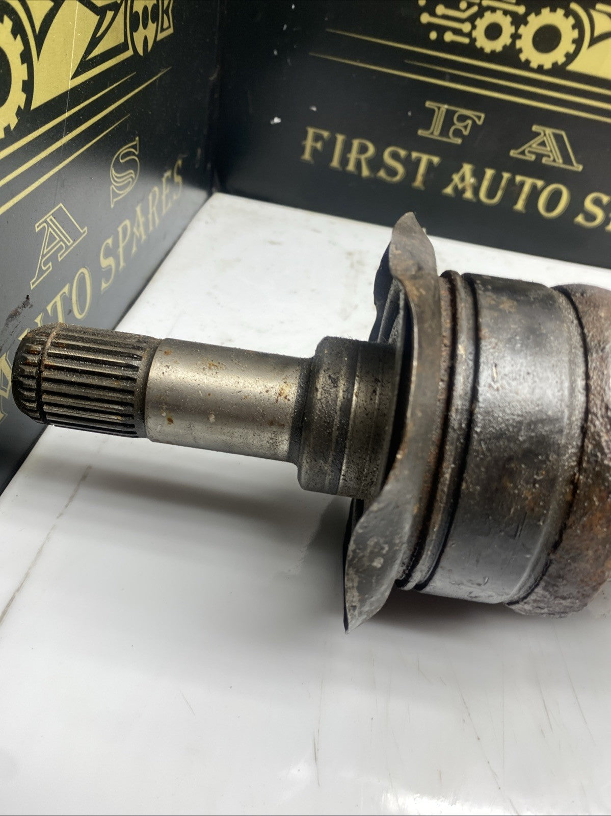 BMW 5 Series F10 F11 520d N47N Output Drive Shaft Left Passenger N/S 7581027