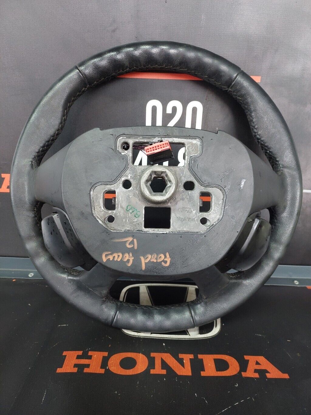 FORD FOCUS MULTIFUNCTIONAL STEERING WHEEL 2012